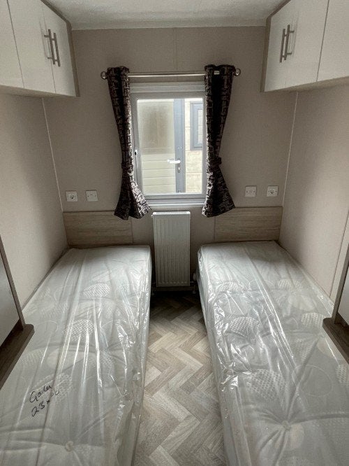 Metalen ledikant met matras, 2 stuks 70 x 190 cm nieuw!, Ophalen, Nieuw