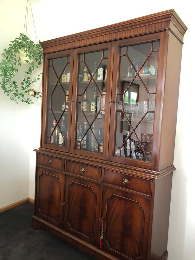 Chesterfield Mahonie houten vitrine buffet kast, Ophalen, Zo goed als nieuw, 25 tot 50 cm, 150 tot 200 cm