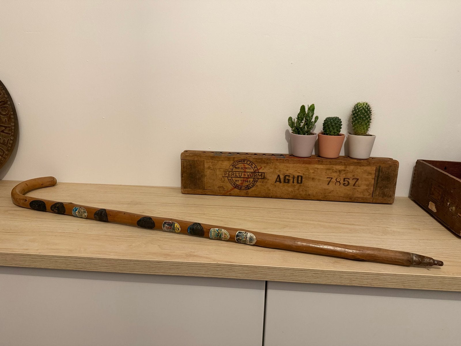 Antieke houten wandelstok met 9 vintage stocknagels, Ophalen of Verzenden