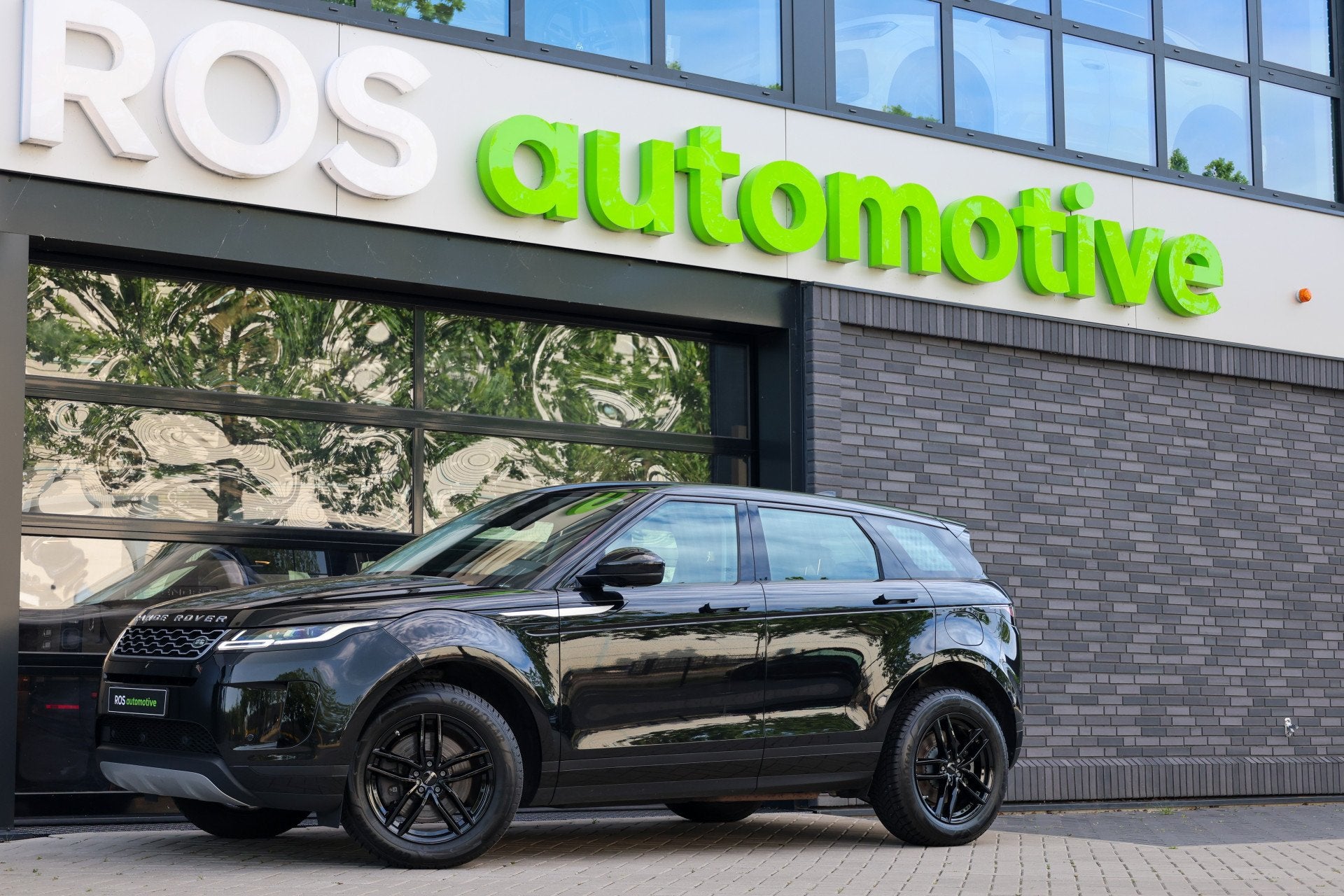 Land Rover Range Rover Evoque 1.5 P300e AWD SE | BTW | DEALE, Automaat, 309 pk, Zwart, 15 kWh