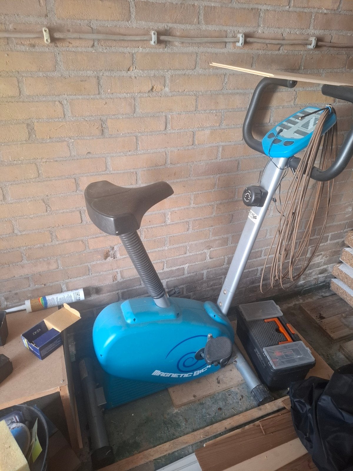 Hometrainer - scherm werkt niet verder prima, Sport en Fitness, Ophalen, Kunststof, Gebruikt, Benen