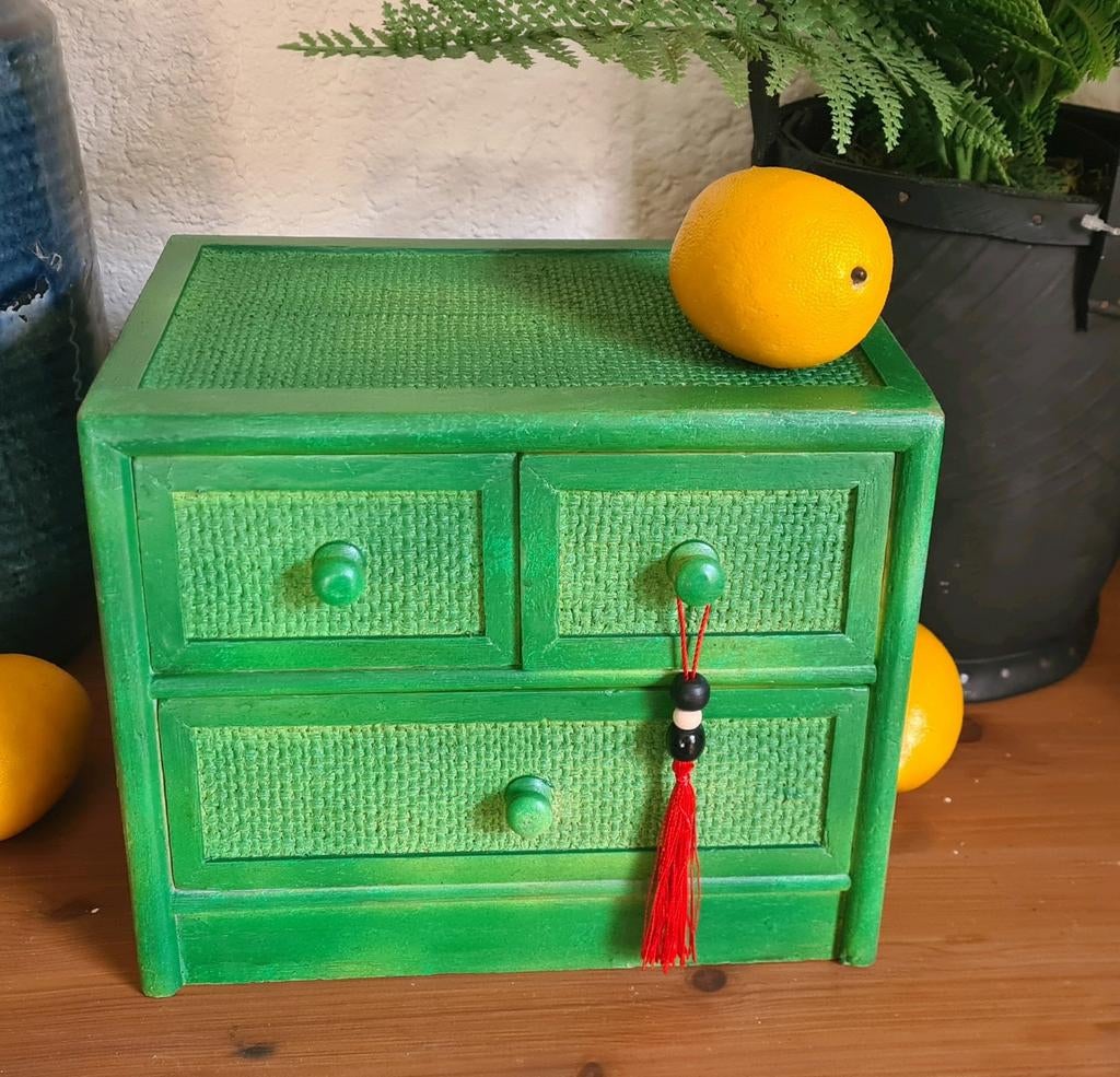 Mini ladenkastje vintage boho stijl groen met hangertje, Huis en Inrichting, Kasten | Ladekasten, Minder dan 50 cm, Ophalen of Verzenden