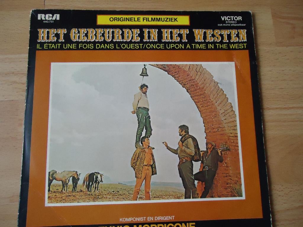 het gebeurde in het westen, Ophalen of Verzenden, Zo goed als nieuw, Overige formaten