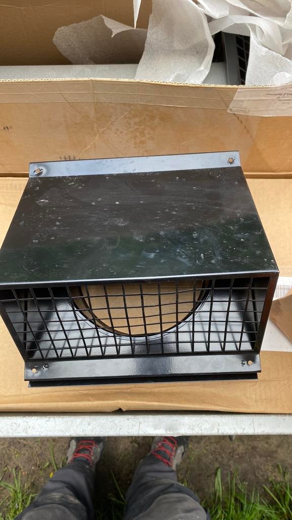 Gevelkap 180mm Ubbink, Doe-het-zelf en Verbouw, Ventilatie en Afzuiging, Ophalen of Verzenden, Zo goed als nieuw, Afzuiger
