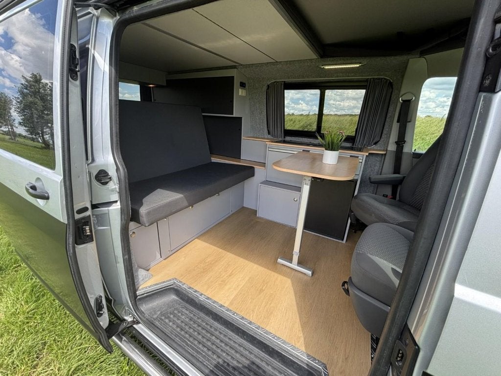 Foto 15 van Volkswagen T5 | 2015 | Euro 4 | 4 slaapplaatsen | Org.NL