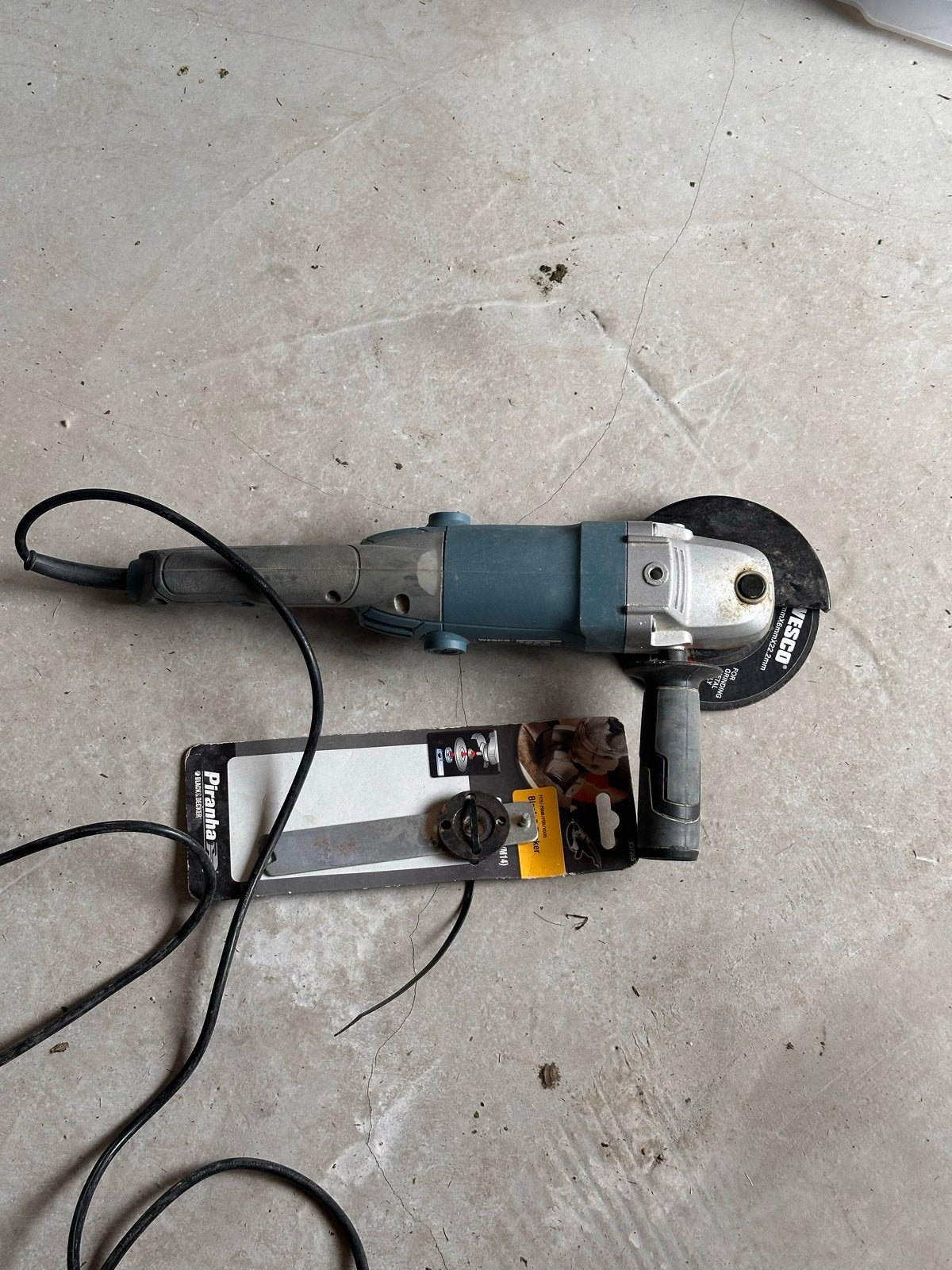 Gebruikte haakse slijper met accessoires, Ophalen of Verzenden, Gebruikt, Minder dan 700 watt, Haakse handslijpmachine