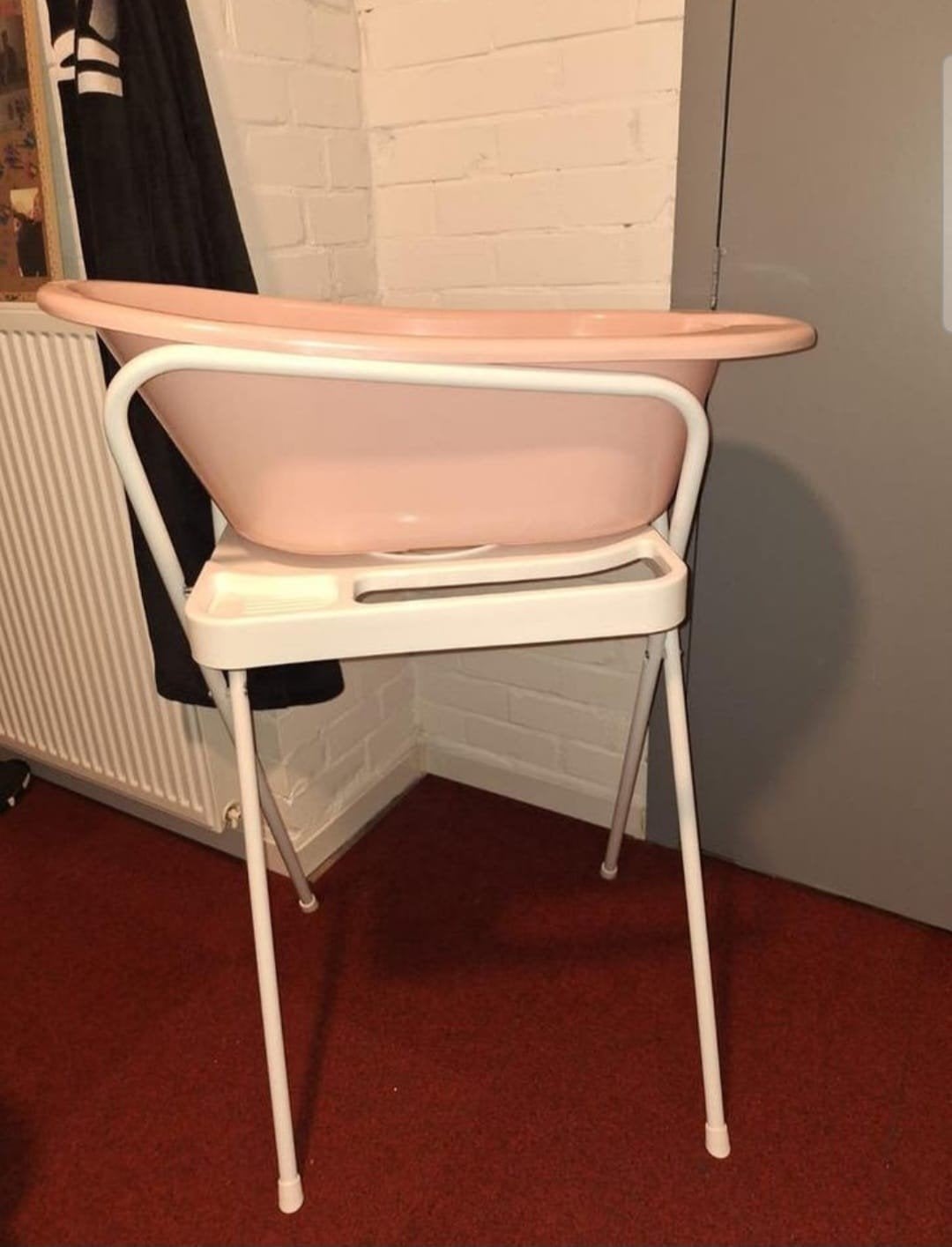 Roze babybadje met standaard, Kinderen en Baby's, Gebruikt, Badje, Standaard, Ophalen
