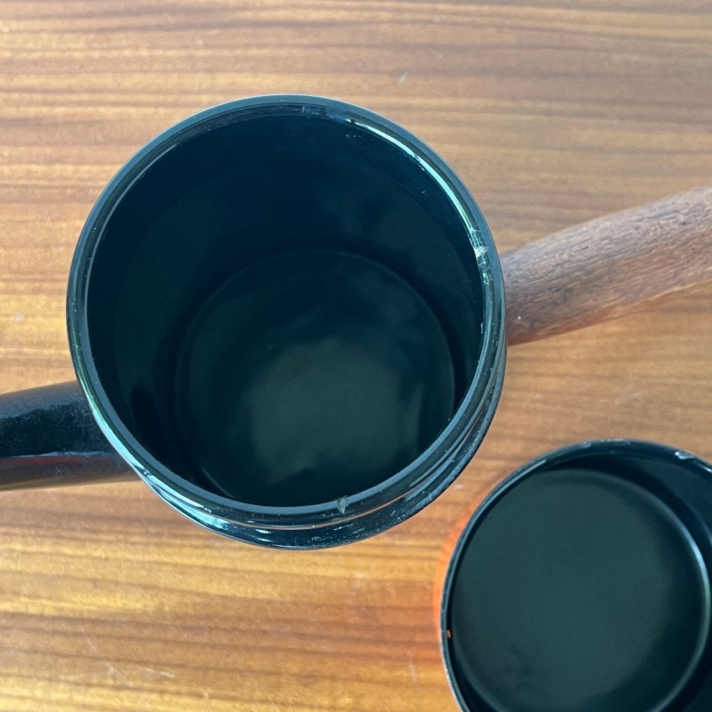 Teak en emaille theepot met mok als deksel pop-art tekst, Antiek en Kunst, Ophalen of Verzenden