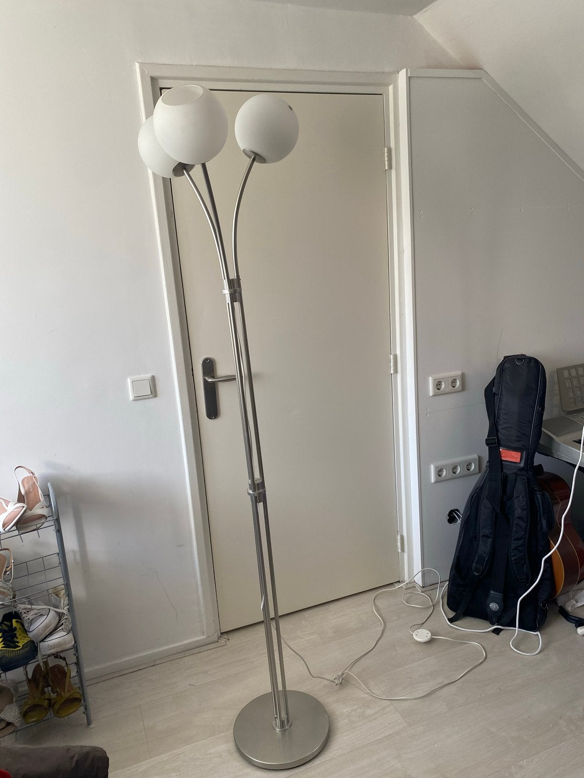 Moderne staande lamp met 3 glazen bollen, Huis en Inrichting, Ophalen, Gebruikt, E14 (klein), Glas