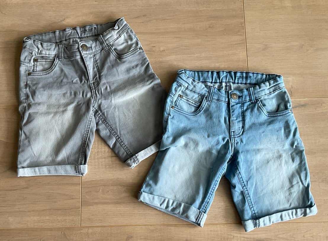 2x Hema korte broek jeans blauw grijs maat 134-140, Ophalen of Verzenden, Gebruikt, Jongen, Broek