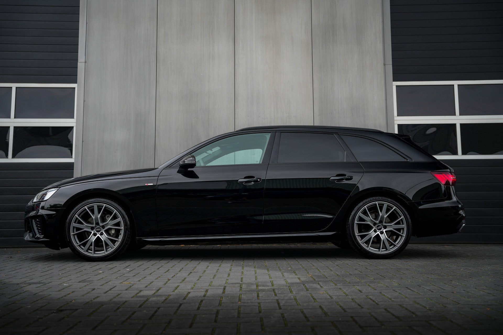 Audi A4 Avant 40 TFSI 204 pk Quattro S-Edition Competition /, Automaat, 15 km/l, Gebruikt, Zwart