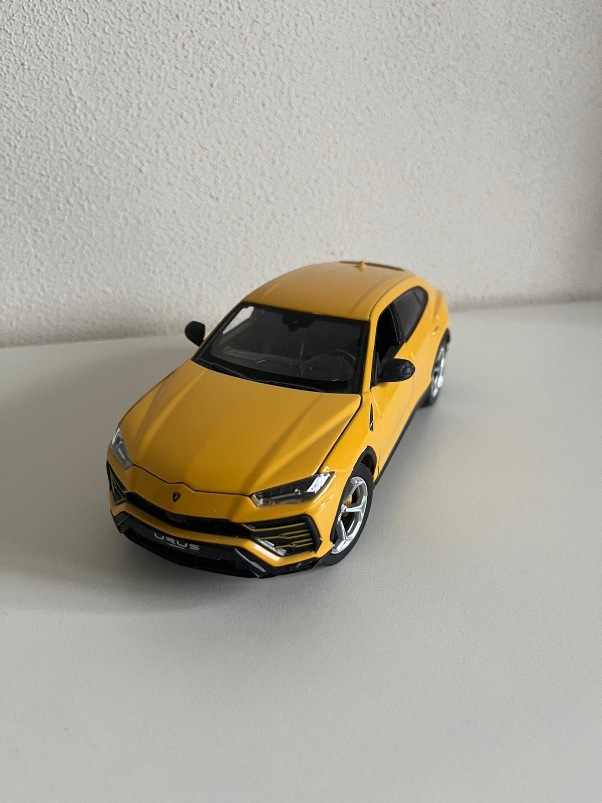 Lamborghini Urus 1:24 Welly, Ophalen of Verzenden, Zo goed als nieuw, Auto, Welly