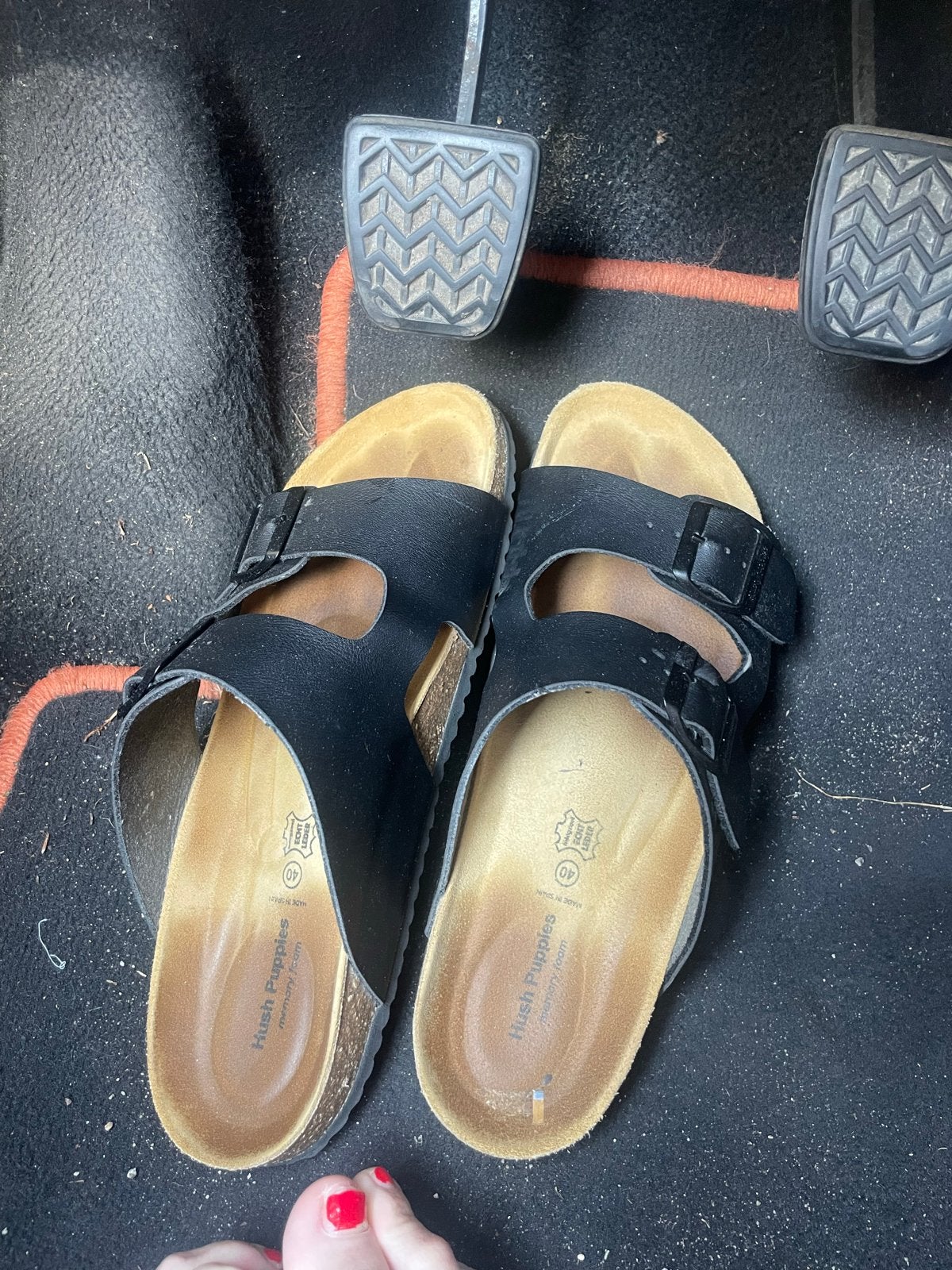 Gedragen Hush Puppies slippers, maat 40, Ophalen of Verzenden, Gedragen, Zwart, Slippers