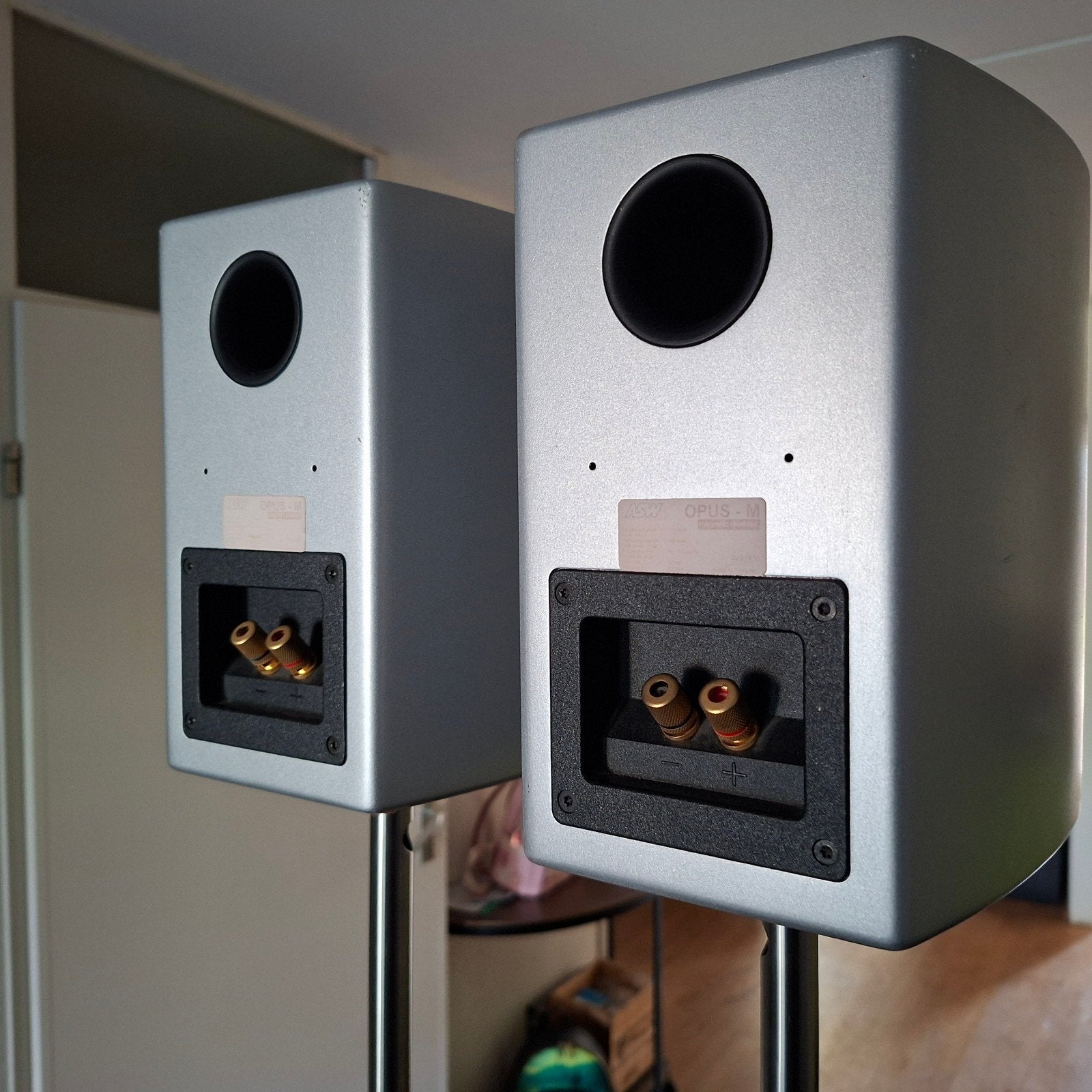 ASW Opus-M Boekenplank Luidsprekers met Stands, Inclusief standaarden, Zo goed als nieuw, Minder dan 60 watt, Boekenplank luidspreker