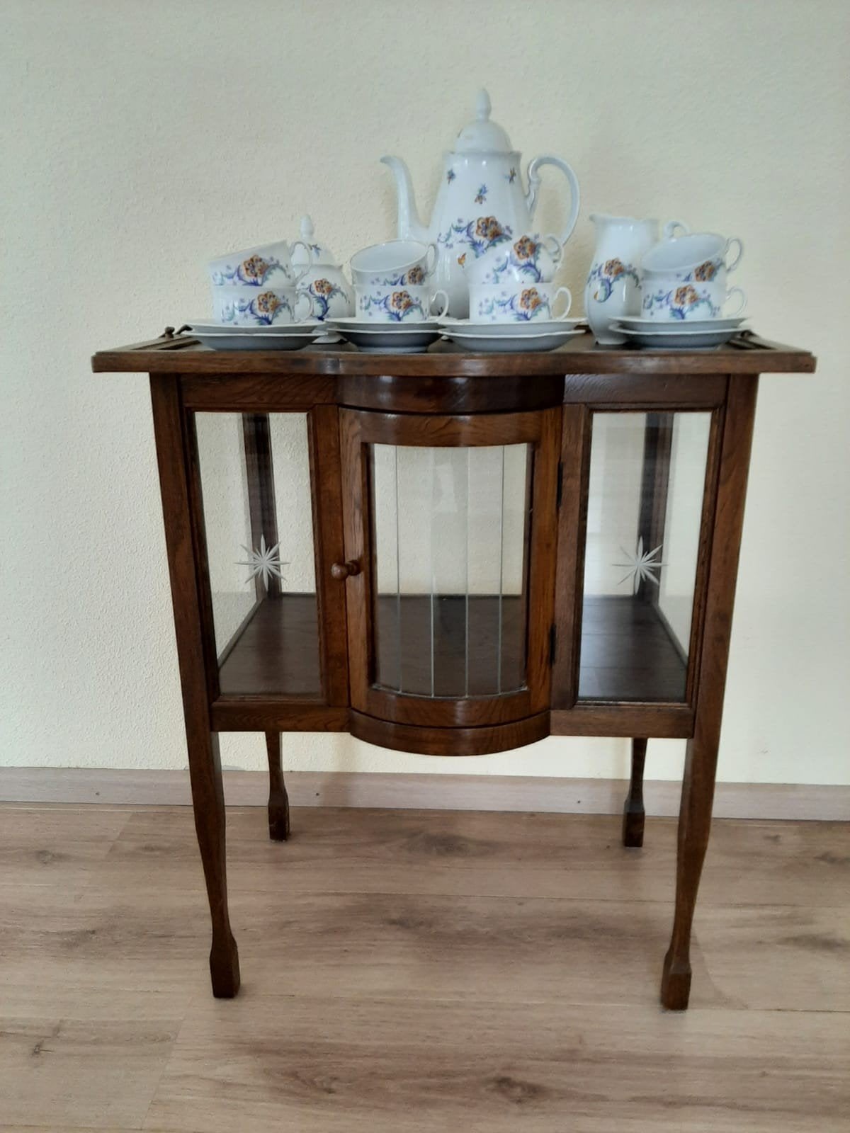 antieke theetafel met accessoires, Ophalen