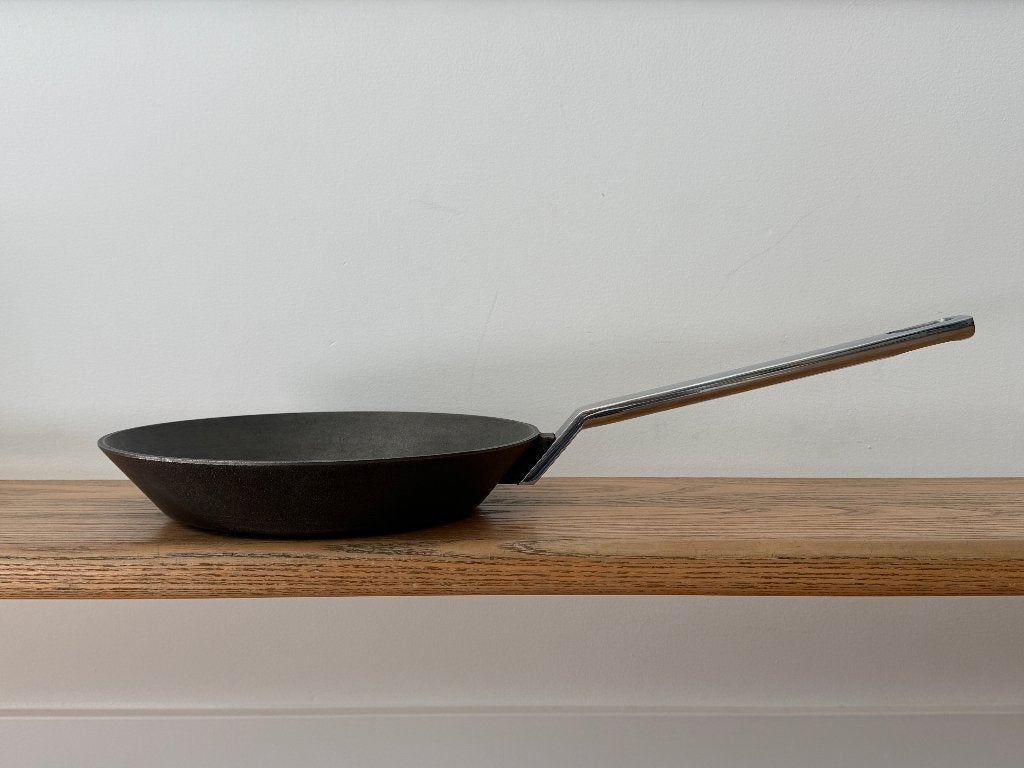 Hackman Tools gietijzeren skillet, Björn Dahlström / Iittala, Ophalen of Verzenden, Gebruikt, Gietijzer, Koekenpan of Braadpan