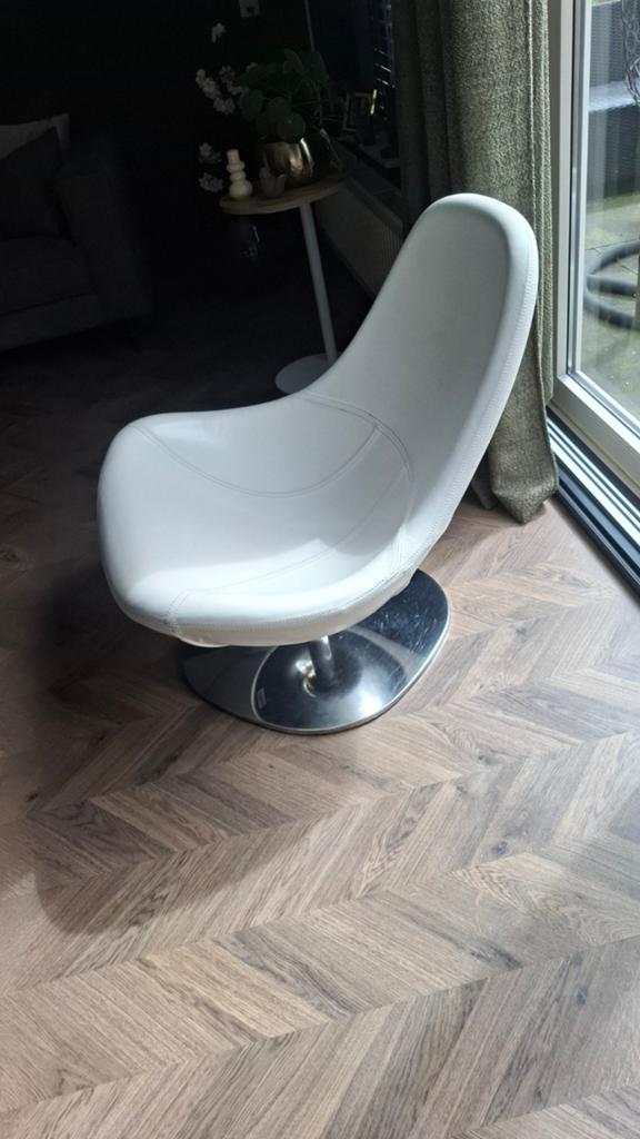 Witte Leren Draaistoel met Poef, Huis en Inrichting, Fauteuils, Gebruikt, Ophalen of Verzenden, 50 tot 75 cm, Leer