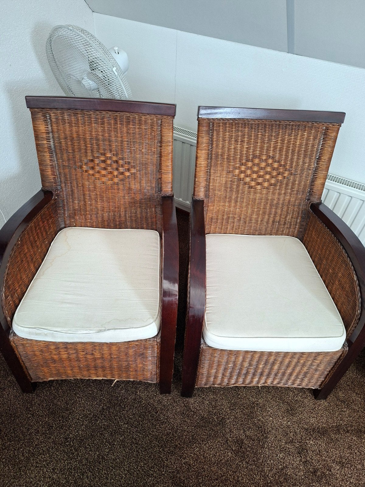 2 bruine stoelen, Antiek en Kunst, Antiek | Meubels | Stoelen en Banken, Ophalen