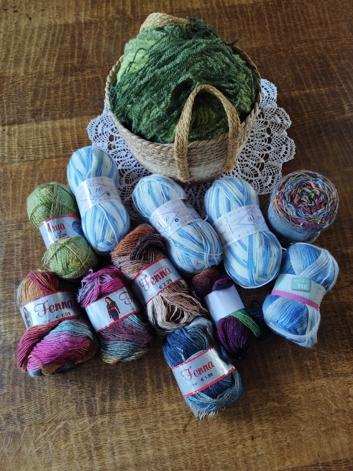 1250g brei - en haakgaren met mand voor hobbyist, Hobby en Vrije tijd, Breien en Haken, Ophalen of Verzenden, Breien of Haken