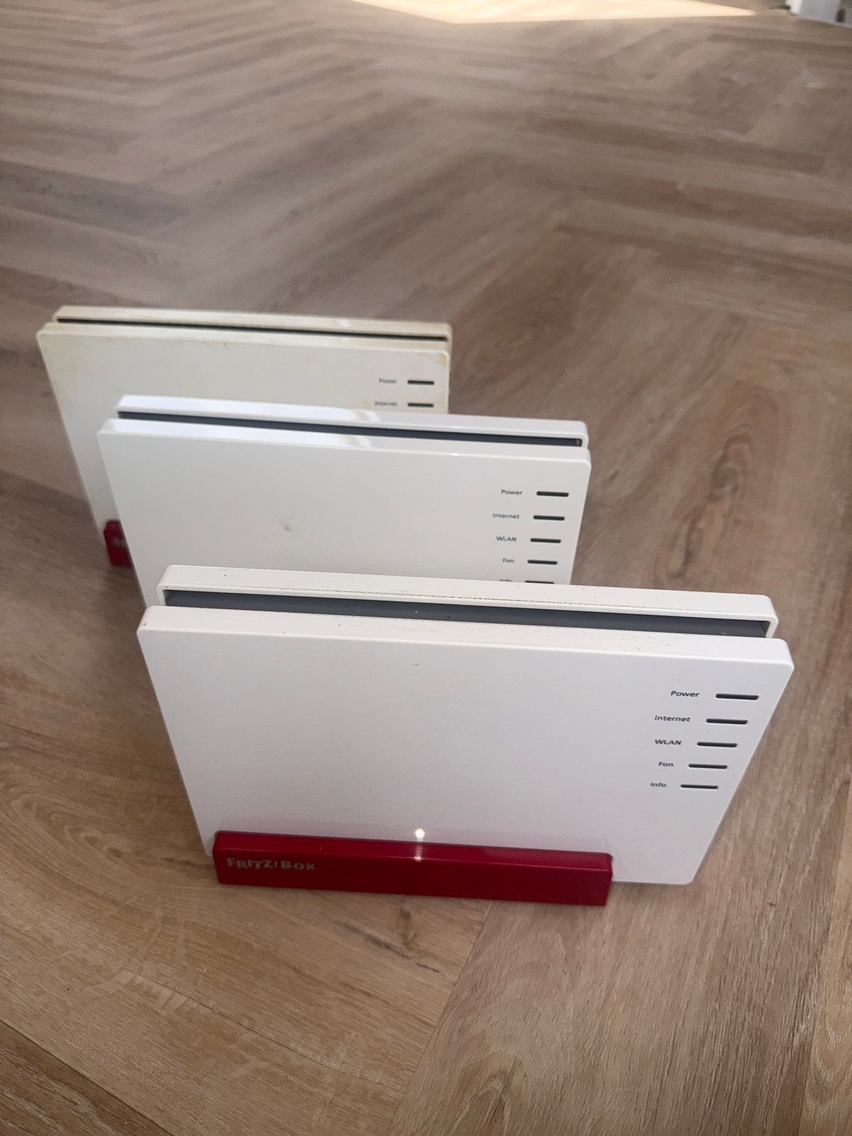 3 stuks Fritzbox 7581, Ophalen of Verzenden, Gebruikt, Router met modem, FRITZ!Box