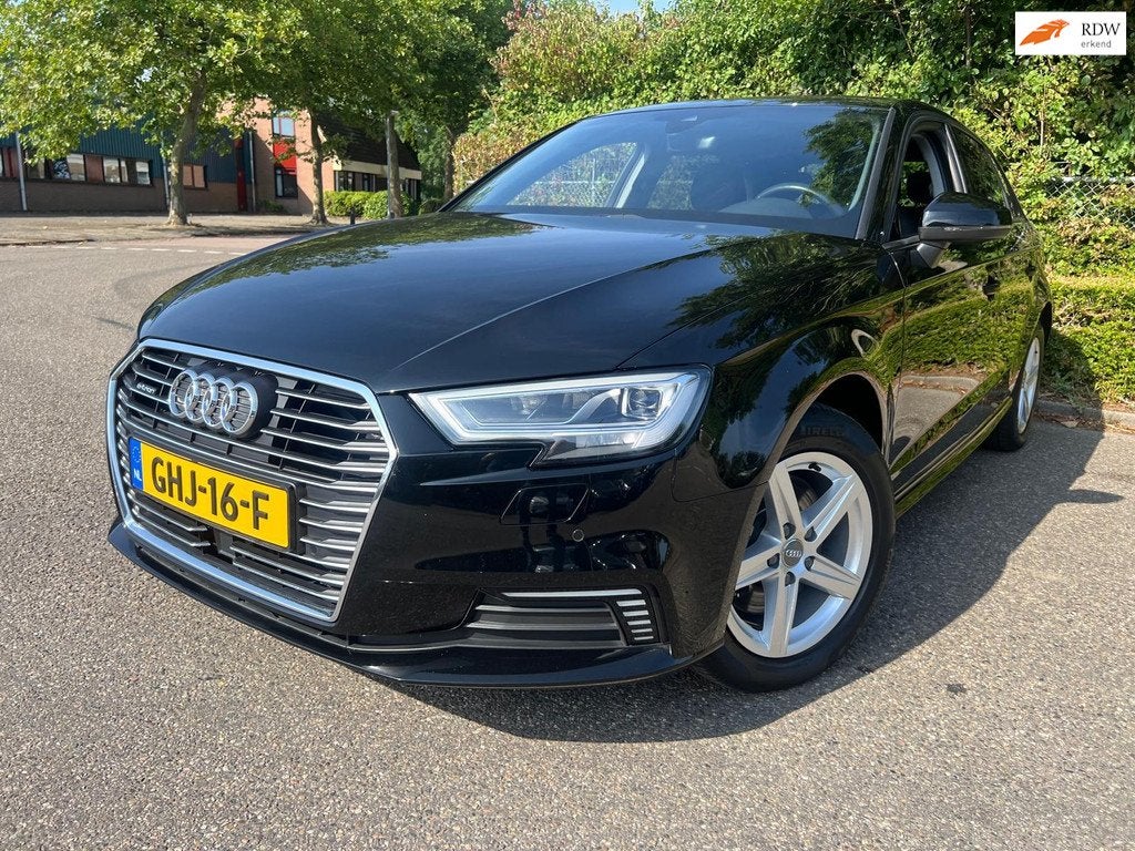 Audi A3 Sportback 40 TFSI e-tron S-tronic Plug in Hybrid Cru, Auto's, Audi, Stof, Gebruikt, 4 cilinders, Zwart