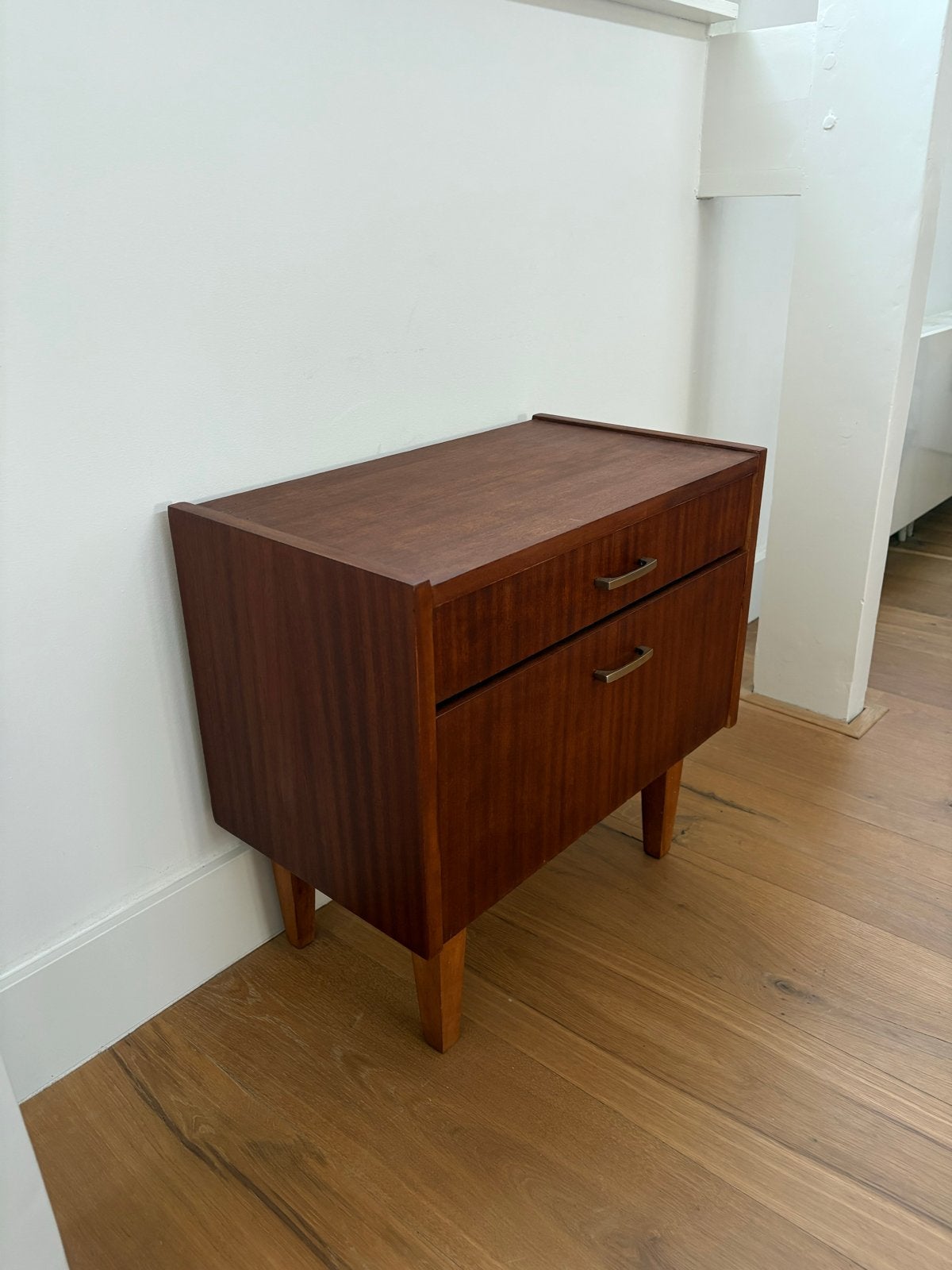 Mid-century nachtkastje, Ophalen, Zo goed als nieuw, 45 tot 65 cm, Minder dan 55 cm