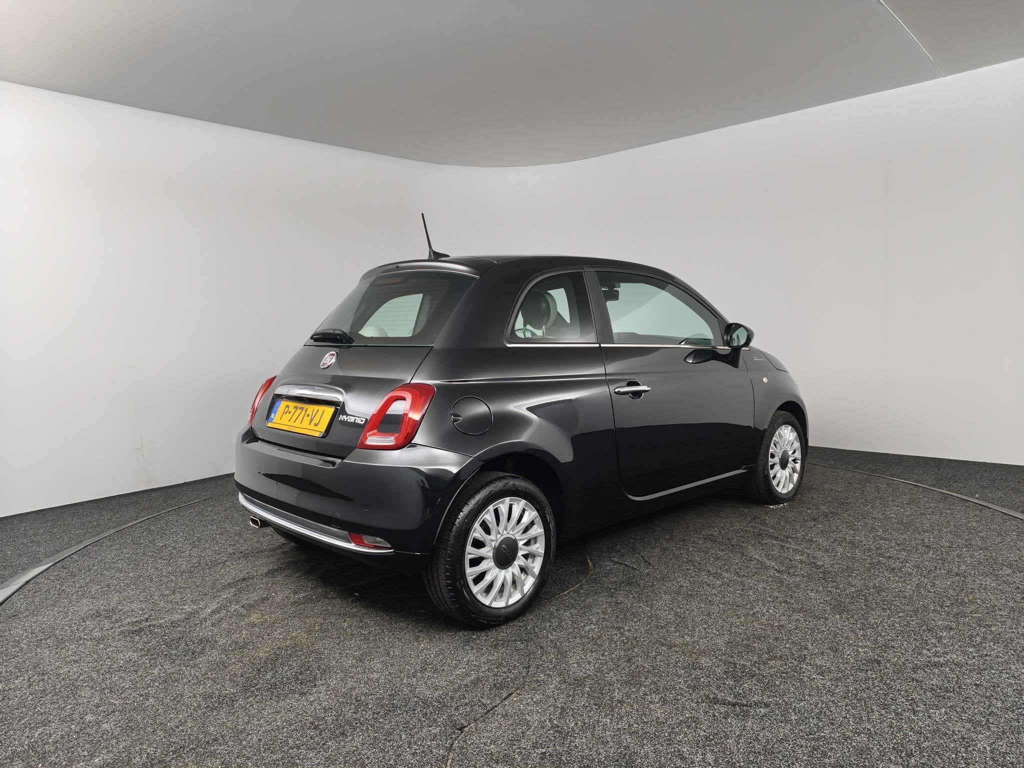 Fiat 500 1.0 Hybrid Dolcevita | NAVI | CLIMATE CONTROL | LIC, Stof, Euro 6, 4 stoelen, Zwart