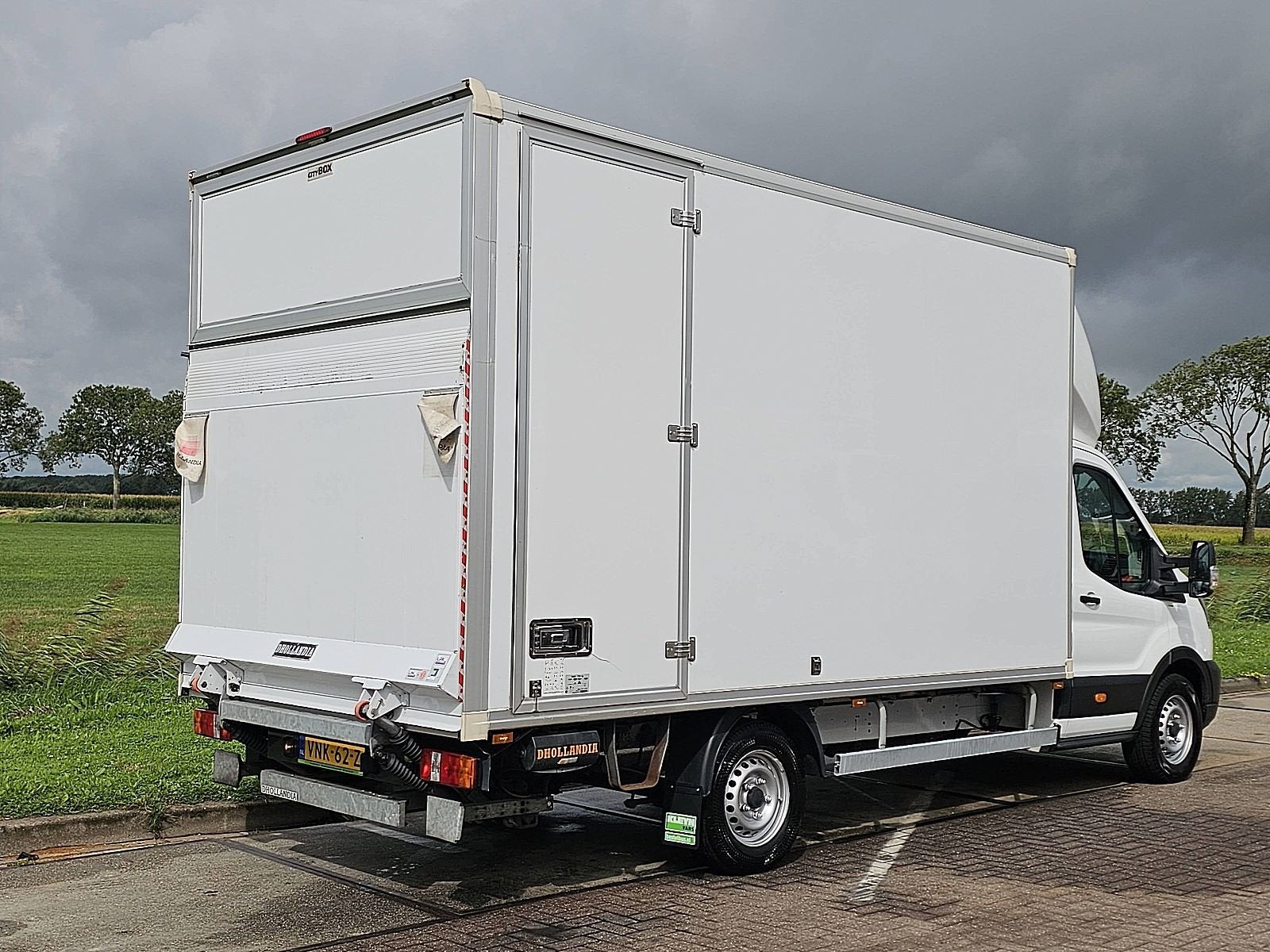 FORD TRANSIT 2.0 bakwagen laadklep!, Gebruikt, Euro 6, 129 pk, Wit