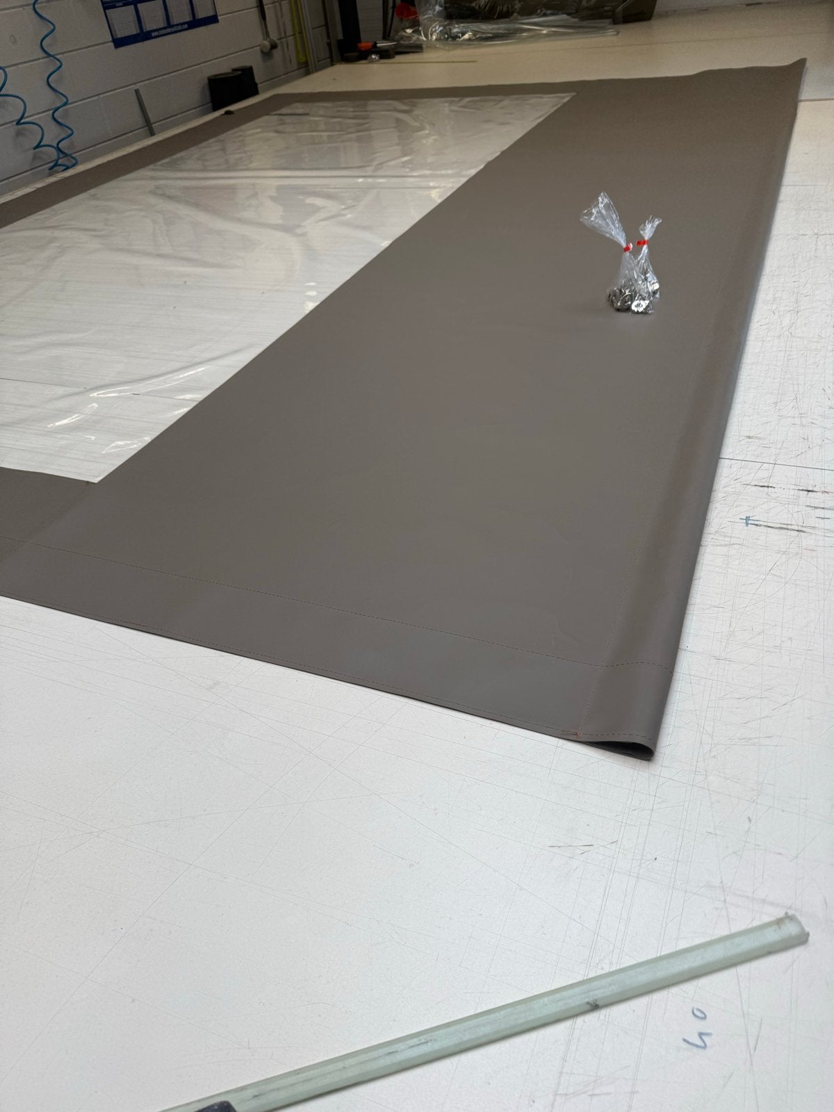 Nieuw Taupe Verandazeil - 350x247 cm met 25 sluitingen, Tuin en Terras, Partytenten, Overige typen, Minder dan 4 meter, Nieuw