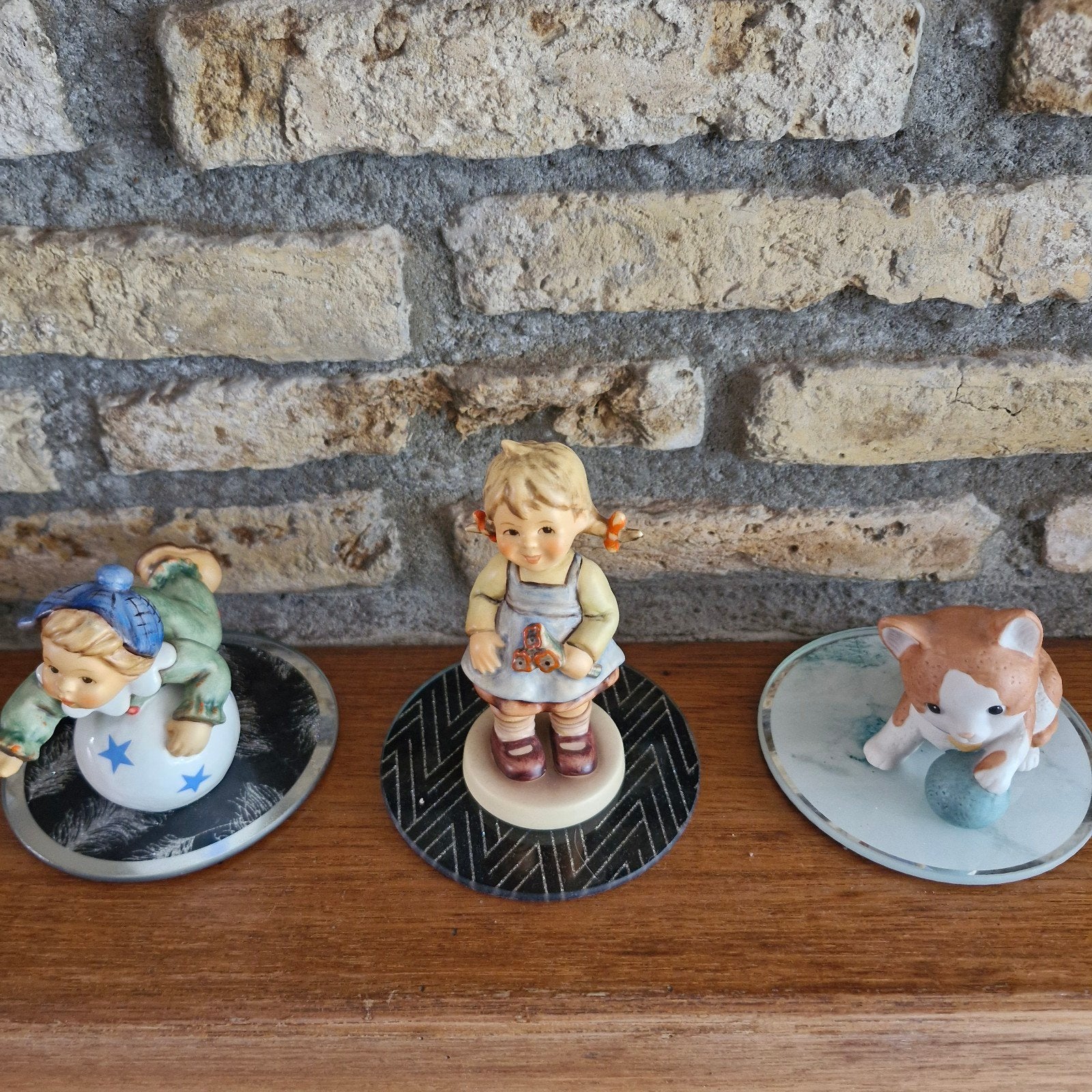 Set van 3 Hummel beeldjes en een kattenbeeldje, Ophalen of Verzenden, Zo goed als nieuw
