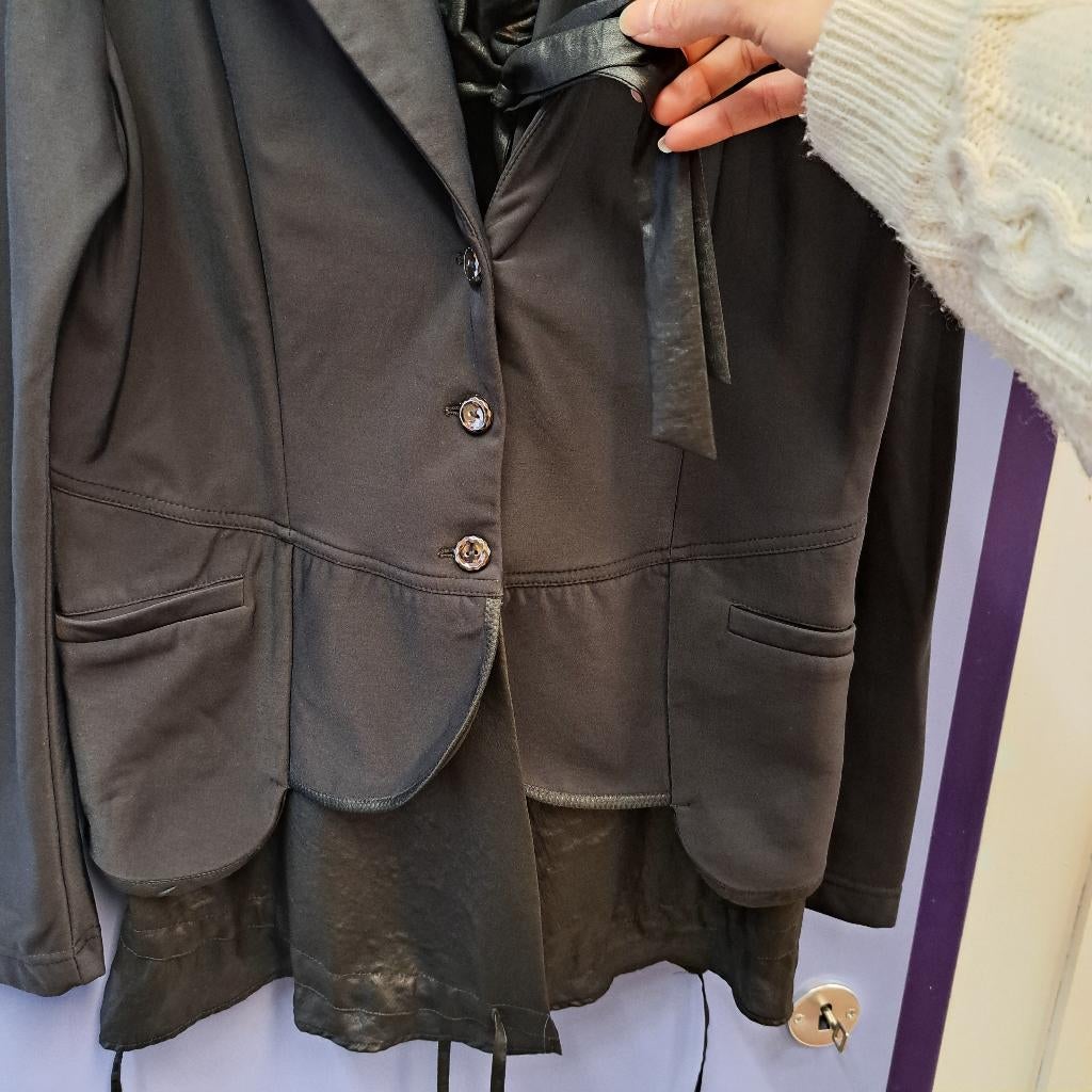 Cassiopée travelstof zwarte blazer in 2 soorten stof L 44623, Kleding | Dames, Cassiopée, Cassiopée, ., Zwart