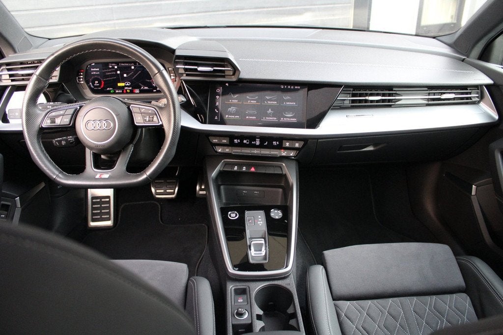 Audi A3 Sportback 35 TFSI 2x S-Line | Panoramadak | B&O | HU, 4 cilinders, 150 pk, Zwart, Origineel Nederlands