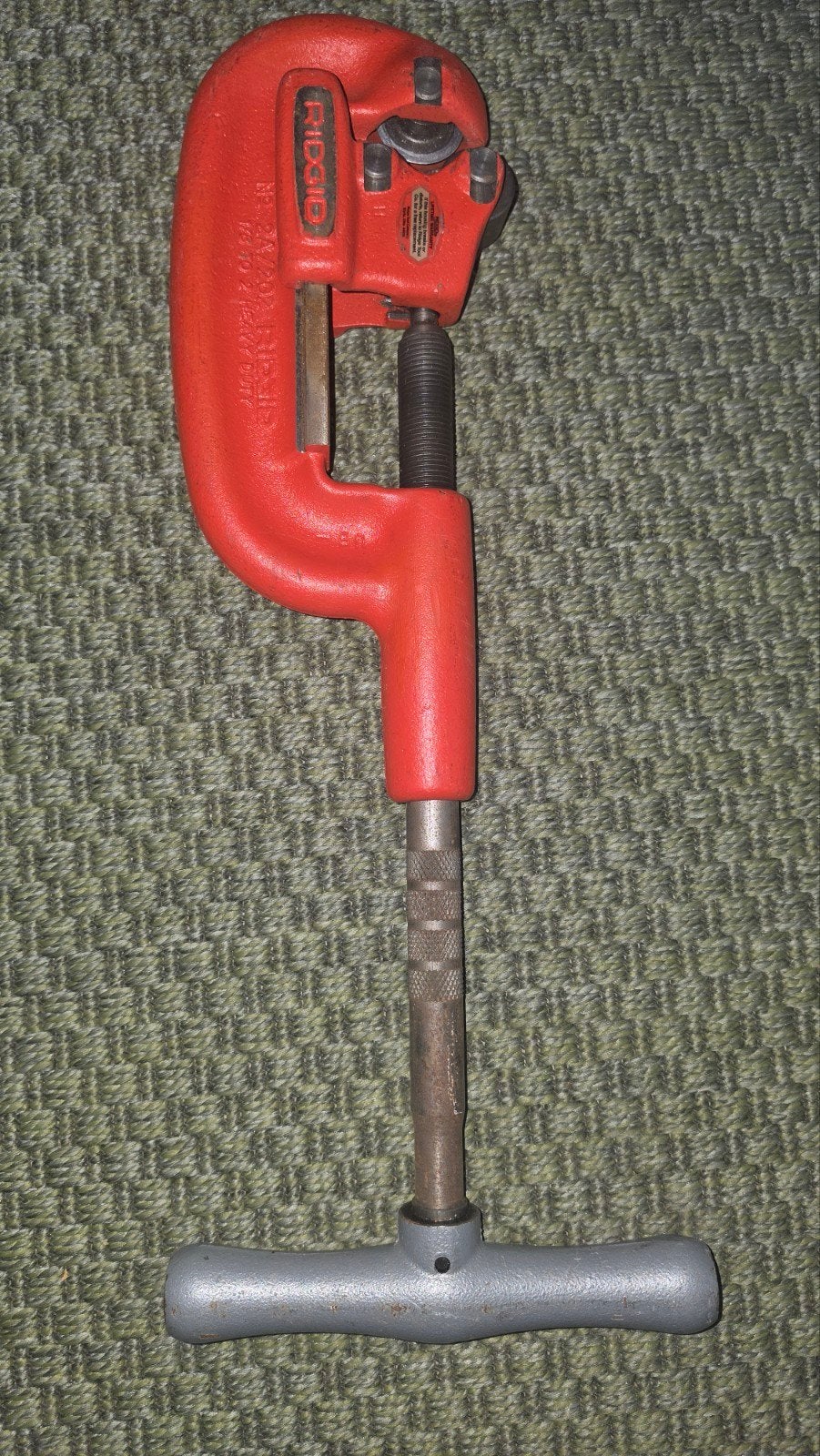 Dit is een RIDGID pijpsnijder (ook wel buizensnijder genoemd, Doe-het-zelf en Verbouw, Gereedschap | Slijpmachines, Ophalen of Verzenden