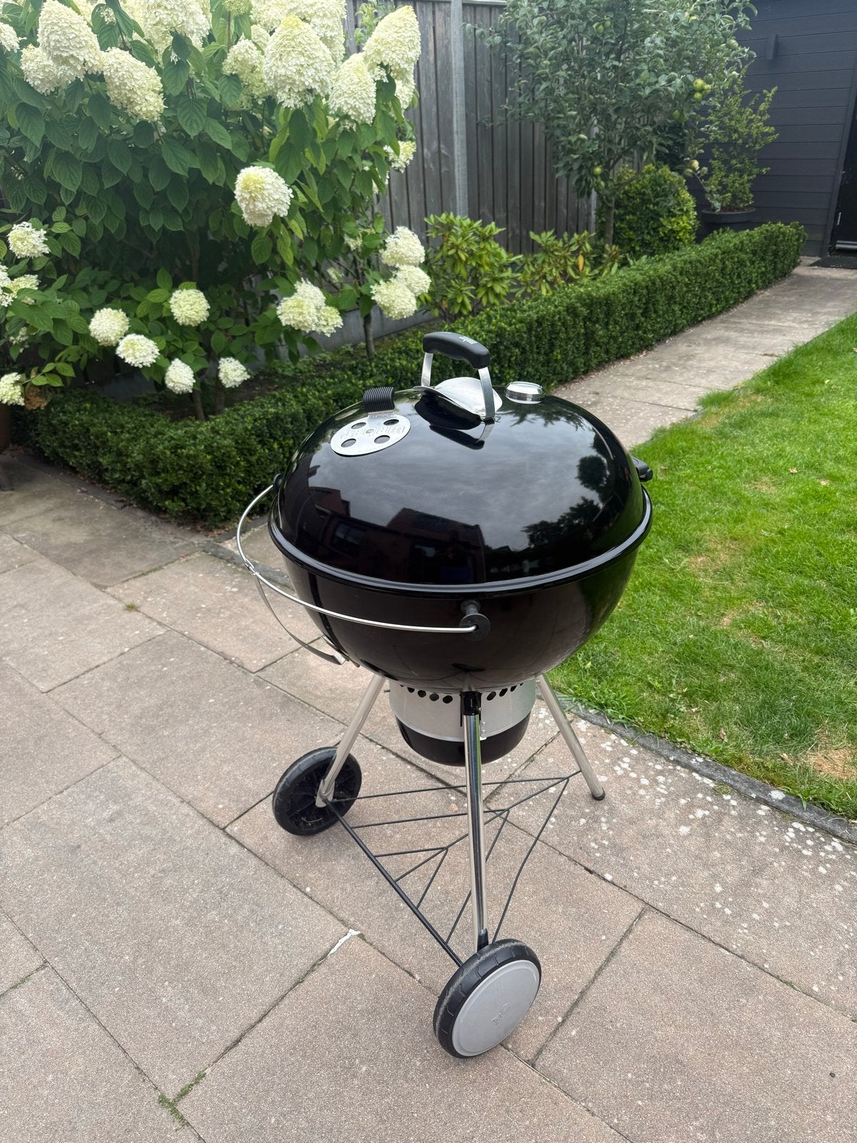 Weber Master-Touch 57 cm GBS barbecue met hoes, Ophalen, Zo goed als nieuw