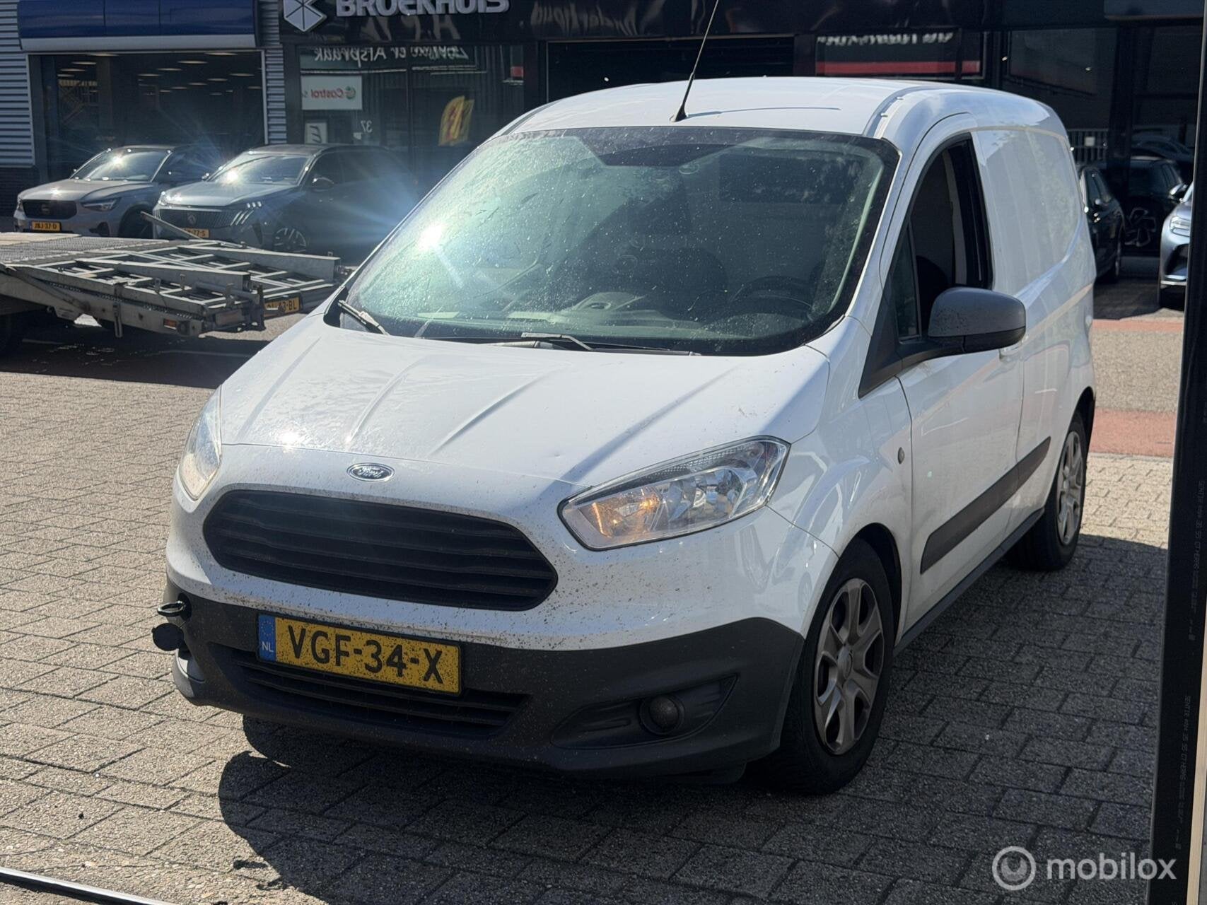 Ford Transit Courier 1.5 TDCI *DISTRIBUTIERIEM KAPOT/DEFECT, Voorwielaandrijving, Gebruikt, Euro 6, 4 cilinders