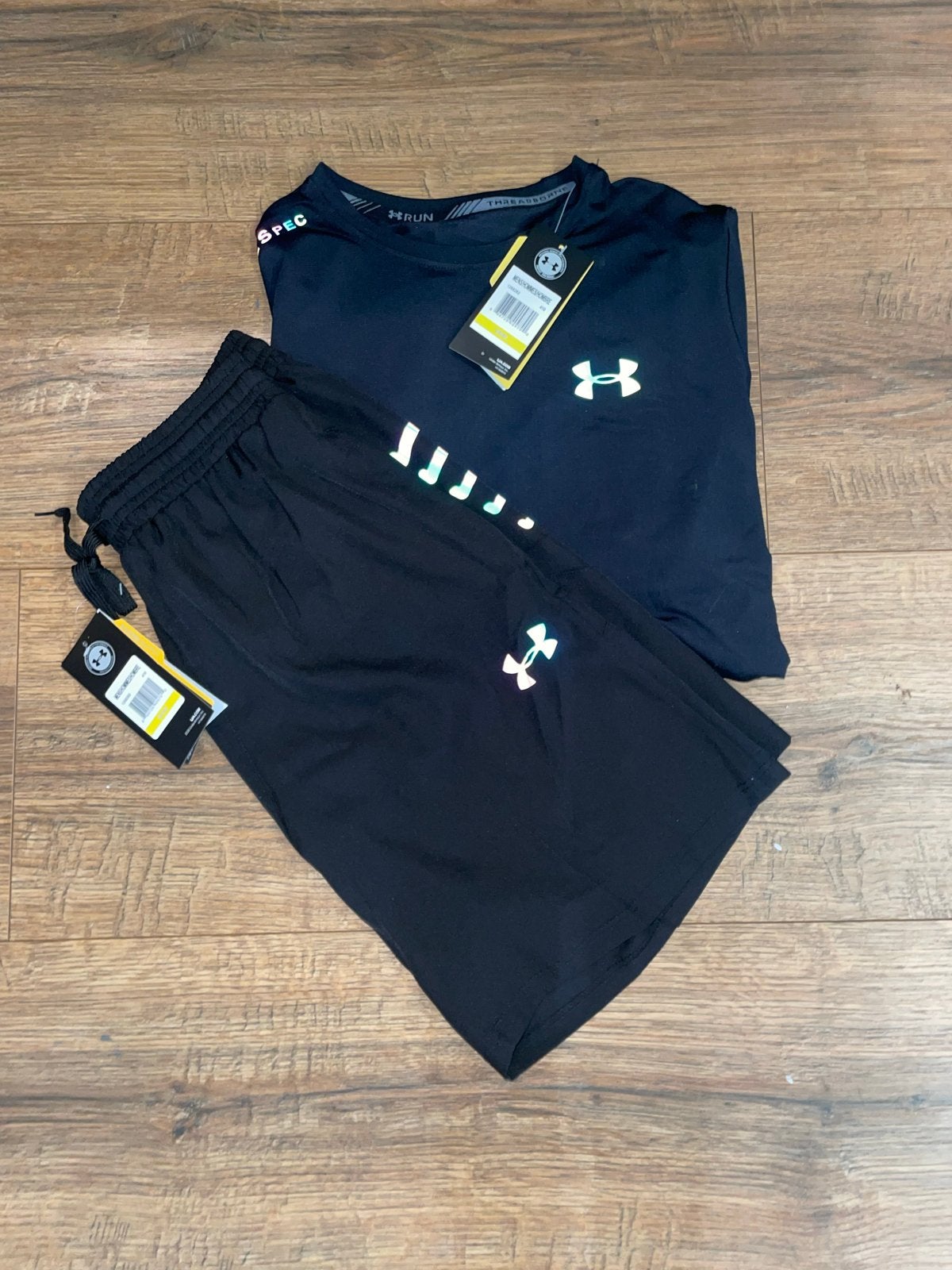 Under Armour sportset (shirt en korte broek) - Maat M, Fitness, Maat 48/50 (M), Zwart, Nieuw