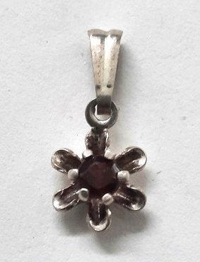Mooi zilveren hangertje bloem met granaat 835 (7545), Ophalen of Verzenden, Zo goed als nieuw, Rood, Zilver