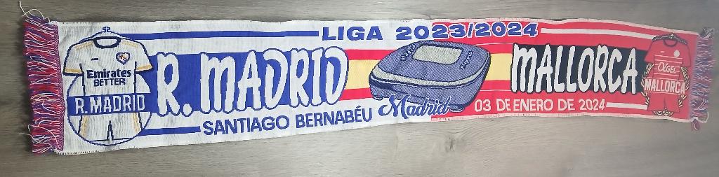 real Madrid sjaal, Ophalen of Verzenden, Zo goed als nieuw, Buitenlandse clubs, Vaantje of Sjaal