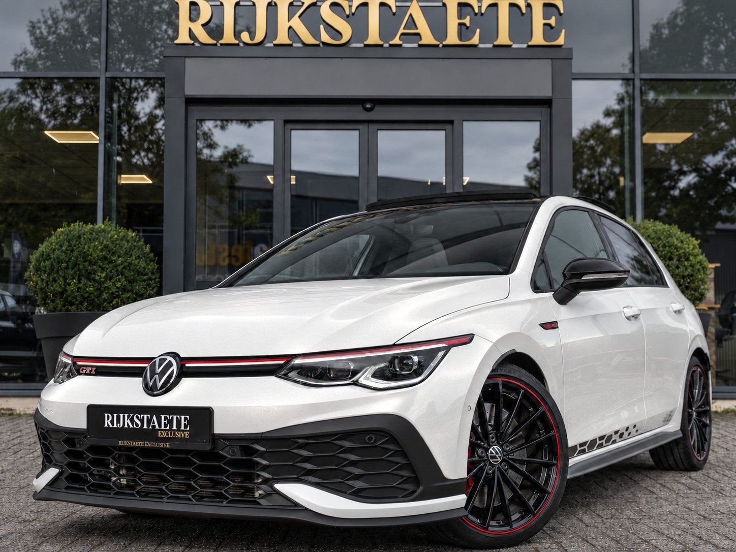 Volkswagen Golf 2.0 TSI GTI Clubsport 45 Jahre|PANO|H&K|AKRA, Auto's, Dealer onderhouden, Gebruikt, 4 cilinders, Wit