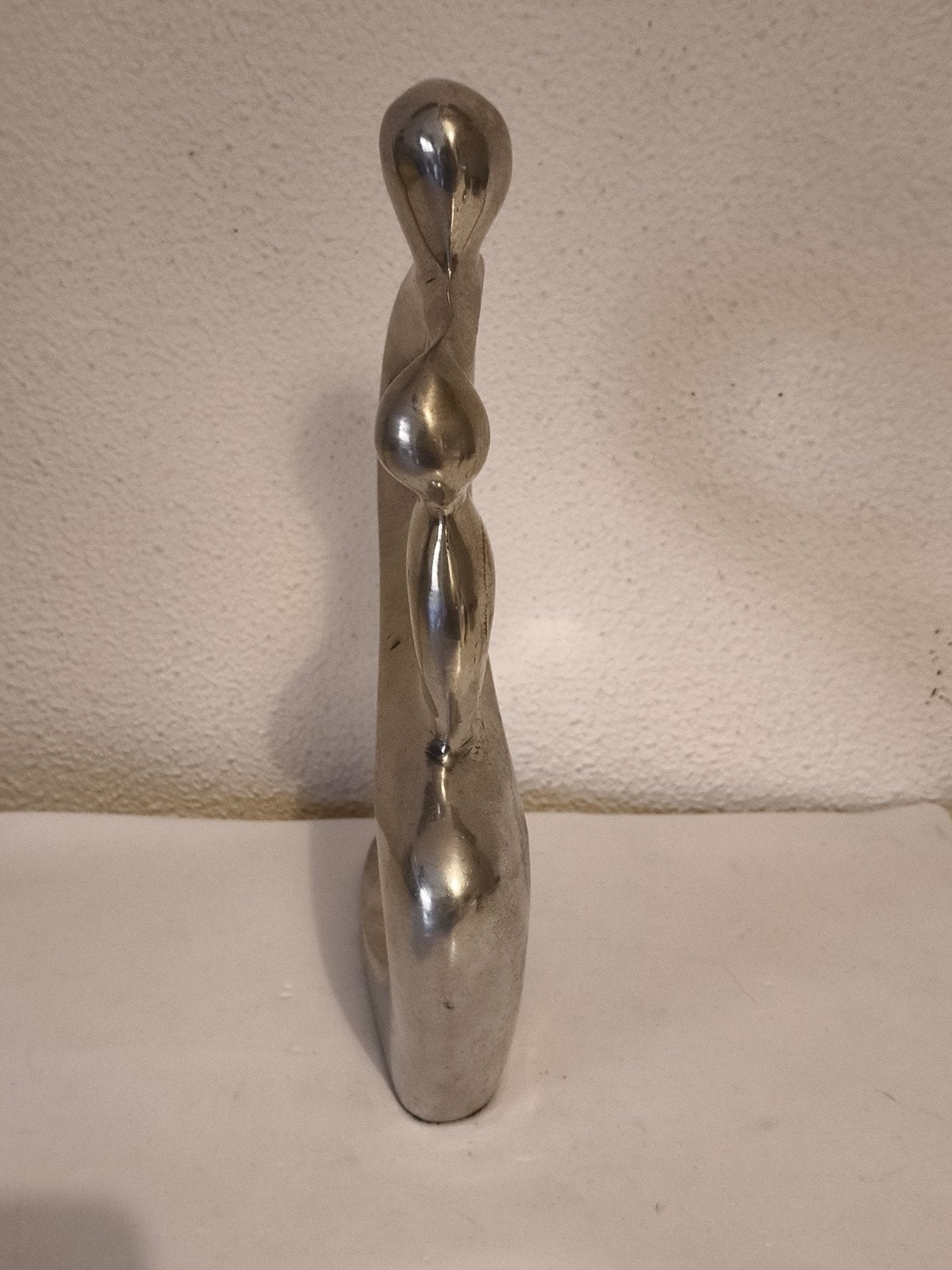 Abstracte sculptuur van aluminium, 'Omhelzing', Antiek en Kunst, Zilver, Ophalen of Verzenden, 20 - 50 cm, Beeld