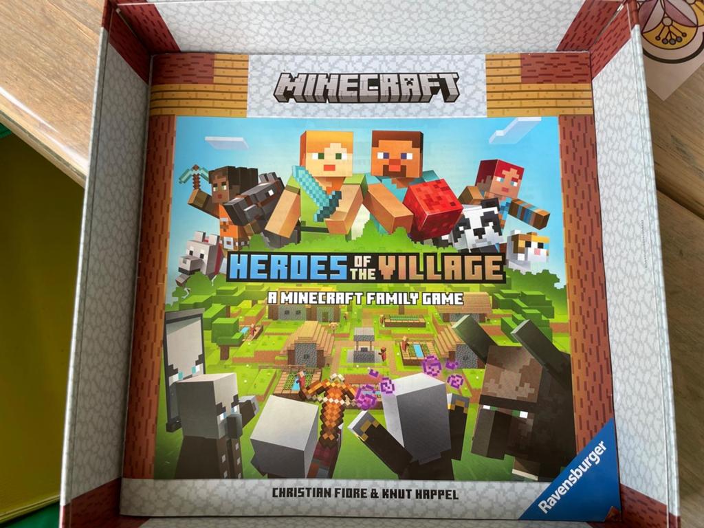 Minecraft Heroes of the Village Bordspel - Zo goed als nieuw, Drie of vier spelers, Ophalen of Verzenden, Zo goed als nieuw