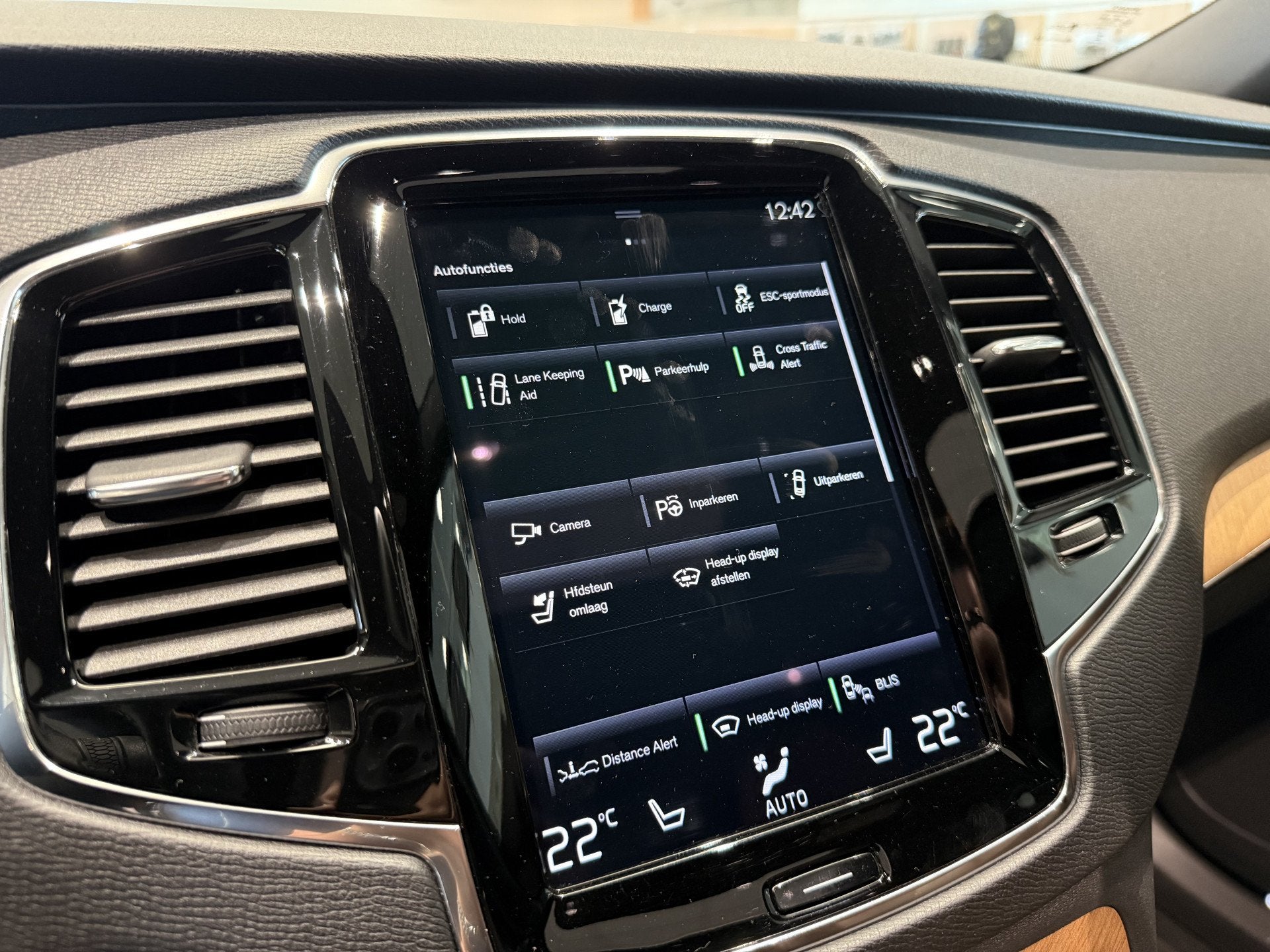 Foto 18 van Volvo XC90 2.0 T8 Recharge AWD R-Design, Trekhaak, Luchtveri