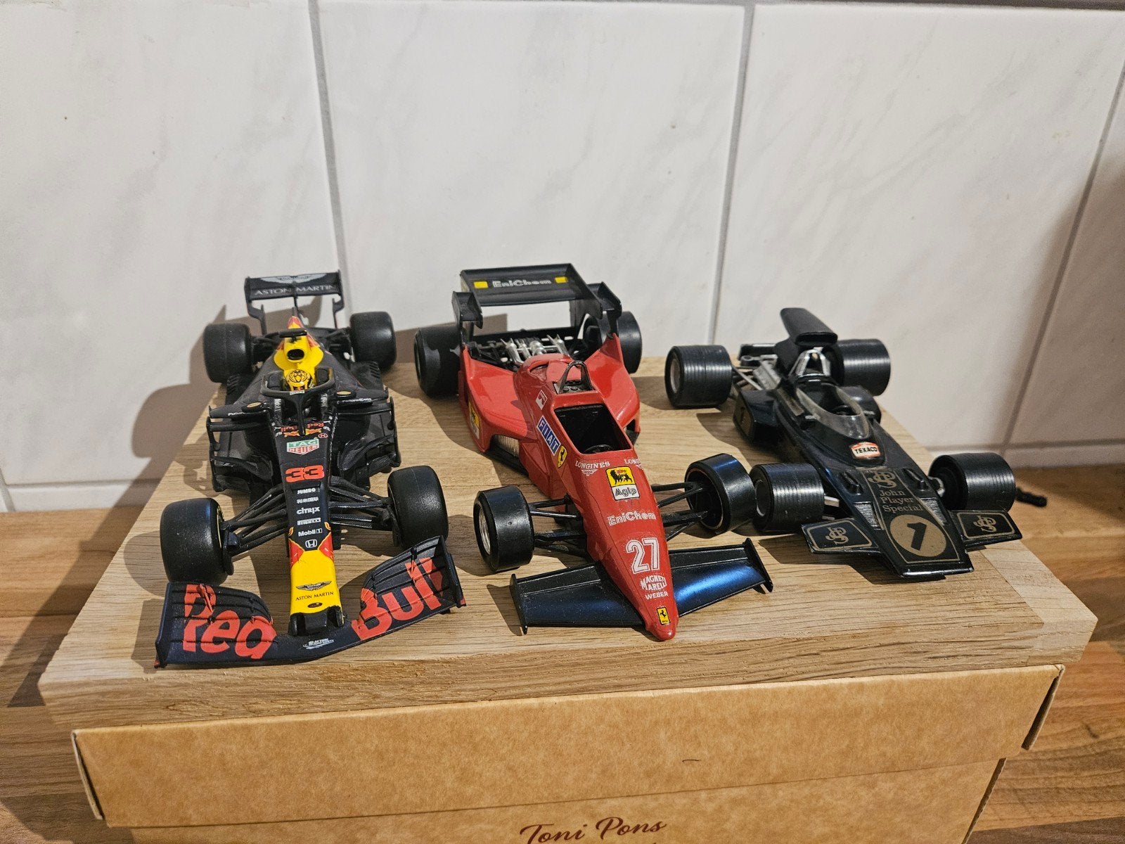 3 x F1 Red Bull, Ferrari en Lotus samen 10 euro, Hobby en Vrije tijd, Modelauto's | 1:24, Ophalen of Verzenden, Zo goed als nieuw