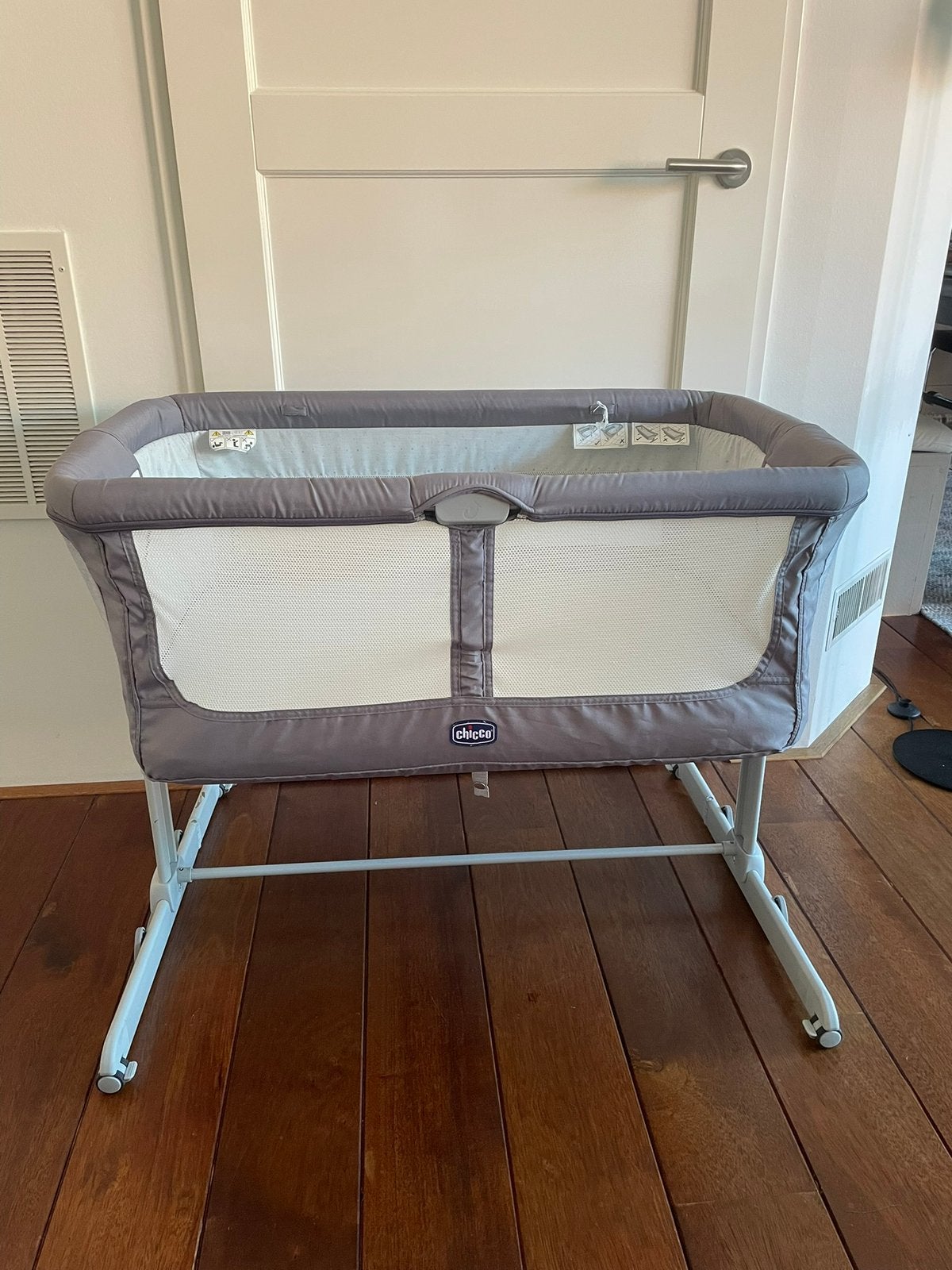Chicco babywieg / co-sleeper in grijs, Ophalen, Zo goed als nieuw, Wieg