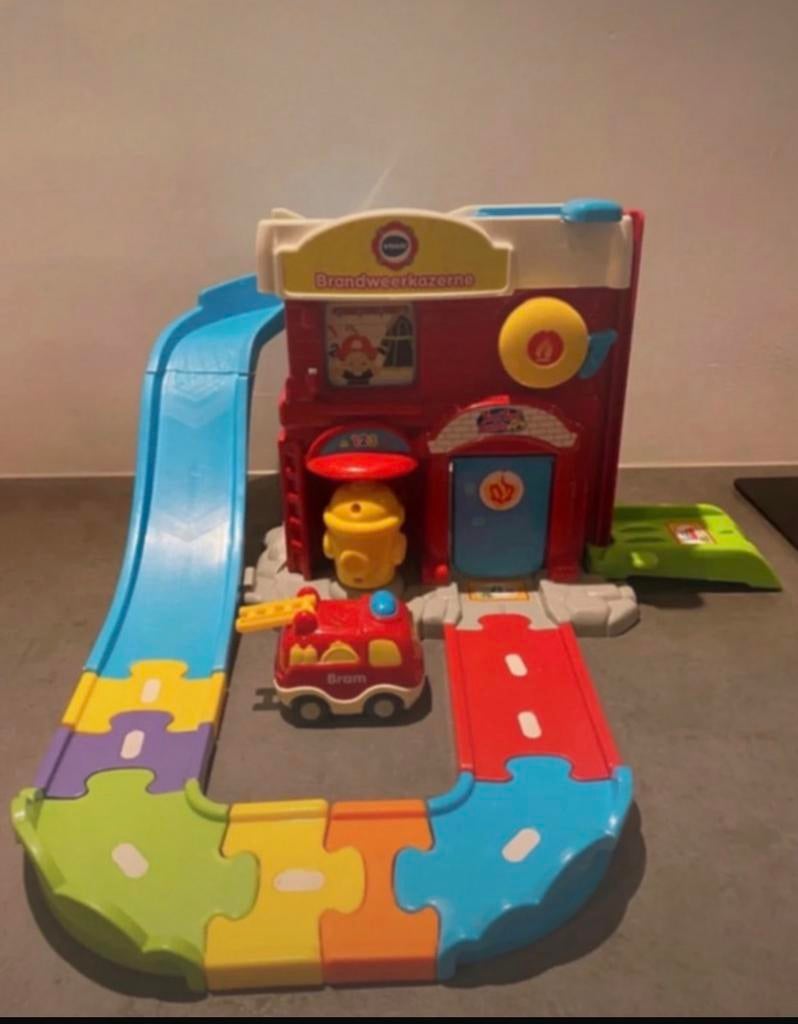 Vtech Toet Toet Brandweerkazerne met brandweerauto, Ophalen of Verzenden, Gebruikt, 2 tot 4 jaar