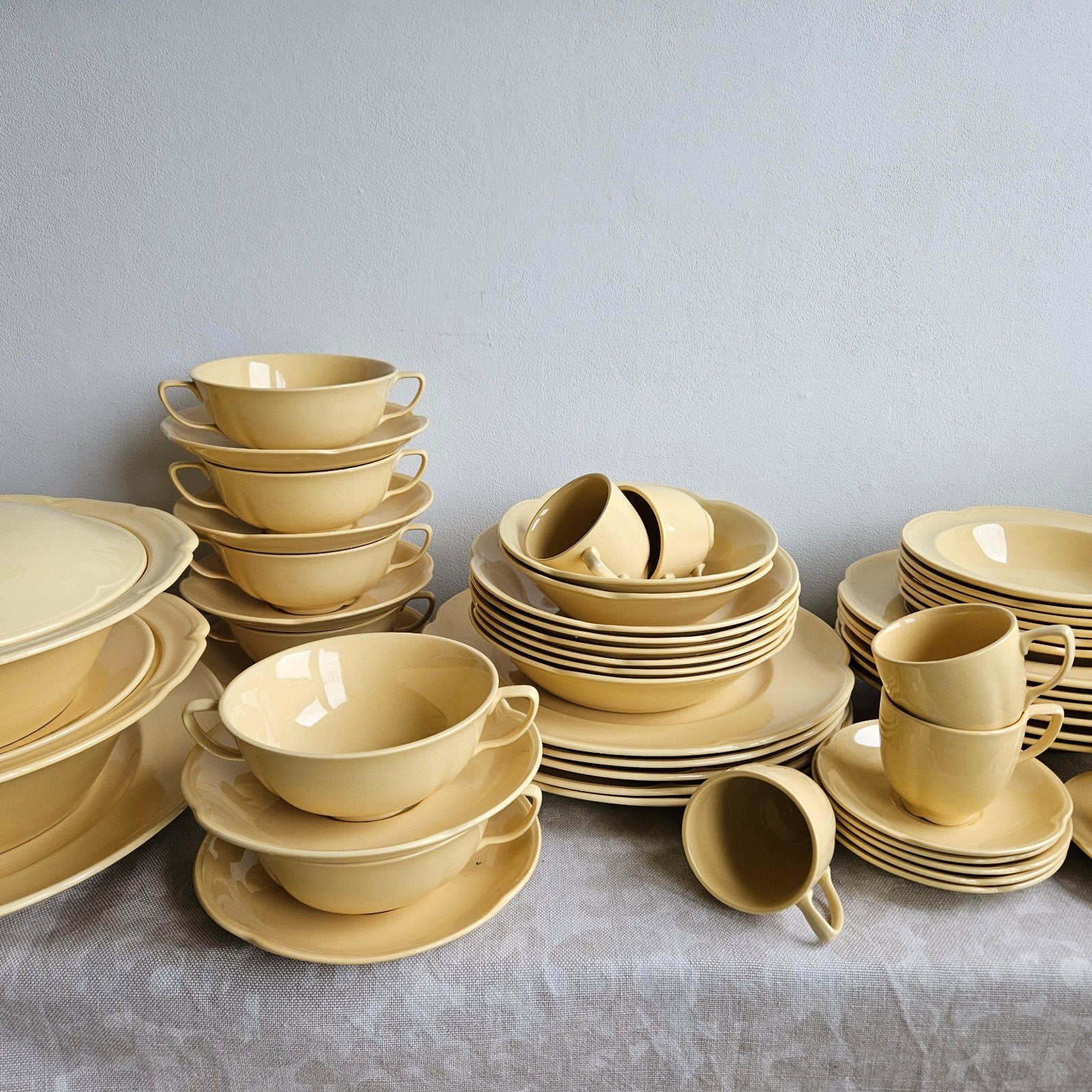 Johnson Brothers England pastelgeel servies, Ophalen