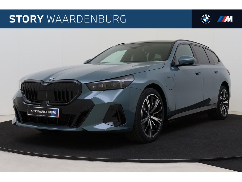 BMW 5 Serie Touring 530e M Sport Automaat / Panoramadak / Tr, Automaat, 1998 cc, Achterwielaandrijving, Zwart