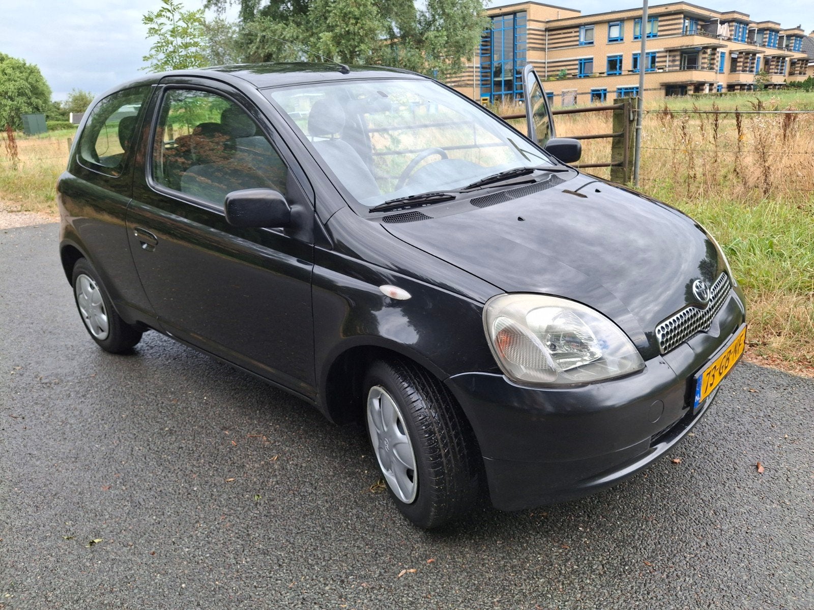 Toyota Yaris 1.3 16V 3DR Linea SOL AUT 2000 Zwart, Auto's, 1299 cc, 15 km/l, 31 €/maand, 4 cilinders