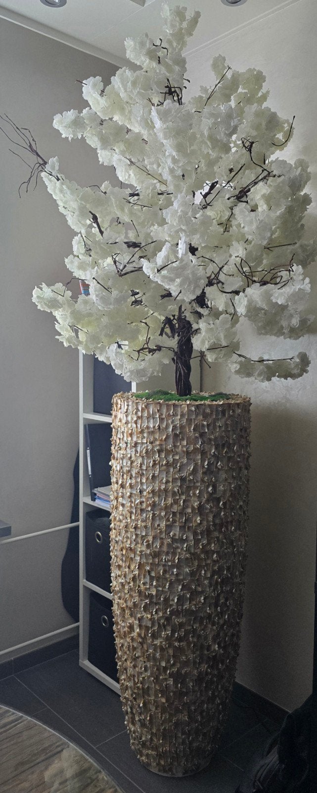 Vaas met boom, Ophalen