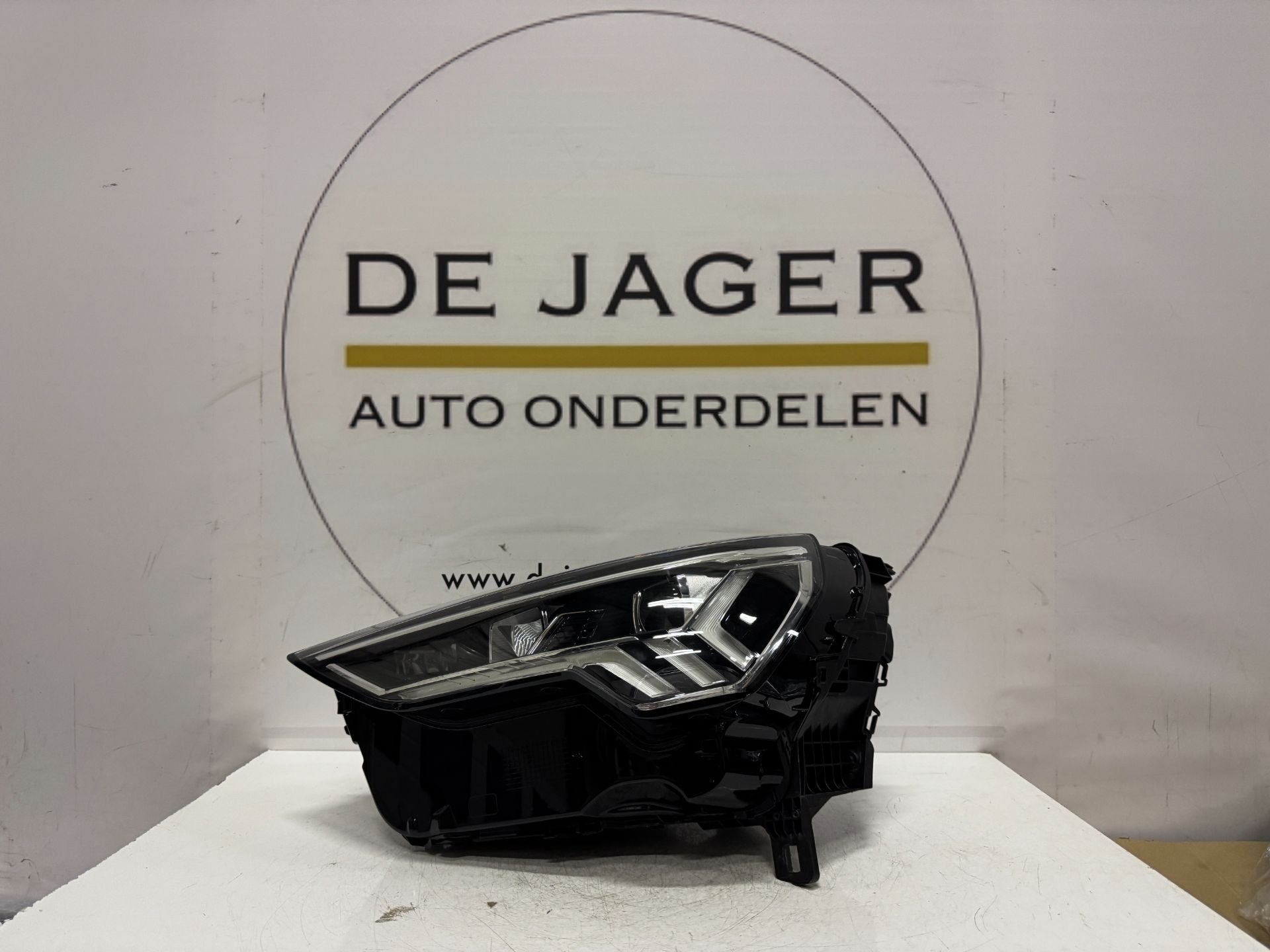 AUDI Q3 SQ3 F3 83A VOL LED KOPLAMP LINKS 83A941033, Gebruikt, AUDI AG, Auto-Union-Strasse 1
85045  Ingolstadt, DE, Kundenbetreuung@audi.de